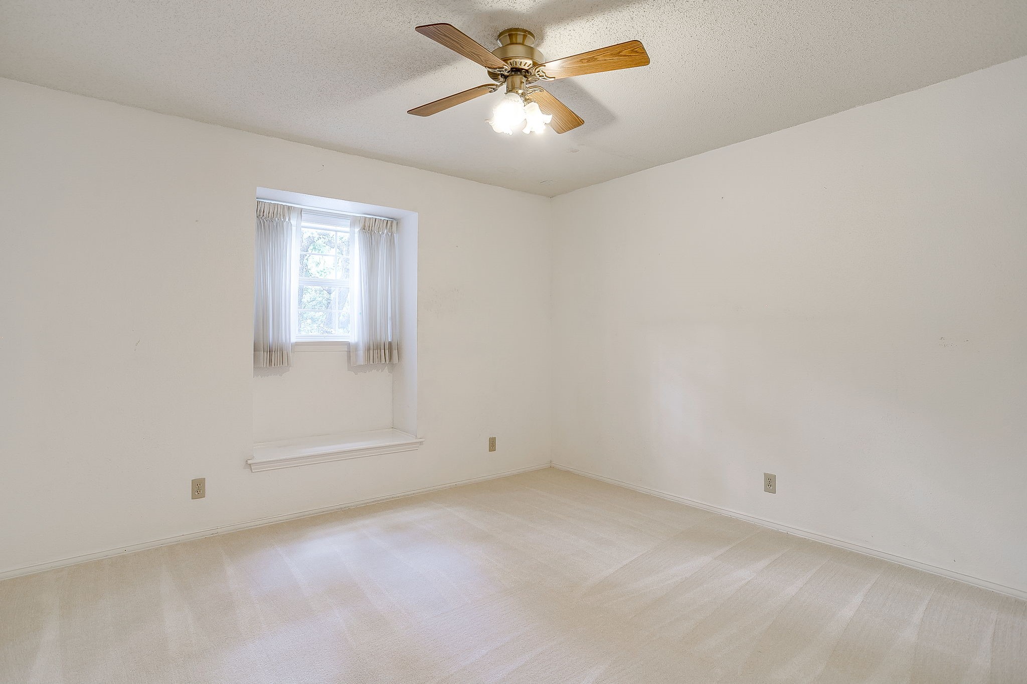 2458 Lakeview Circle