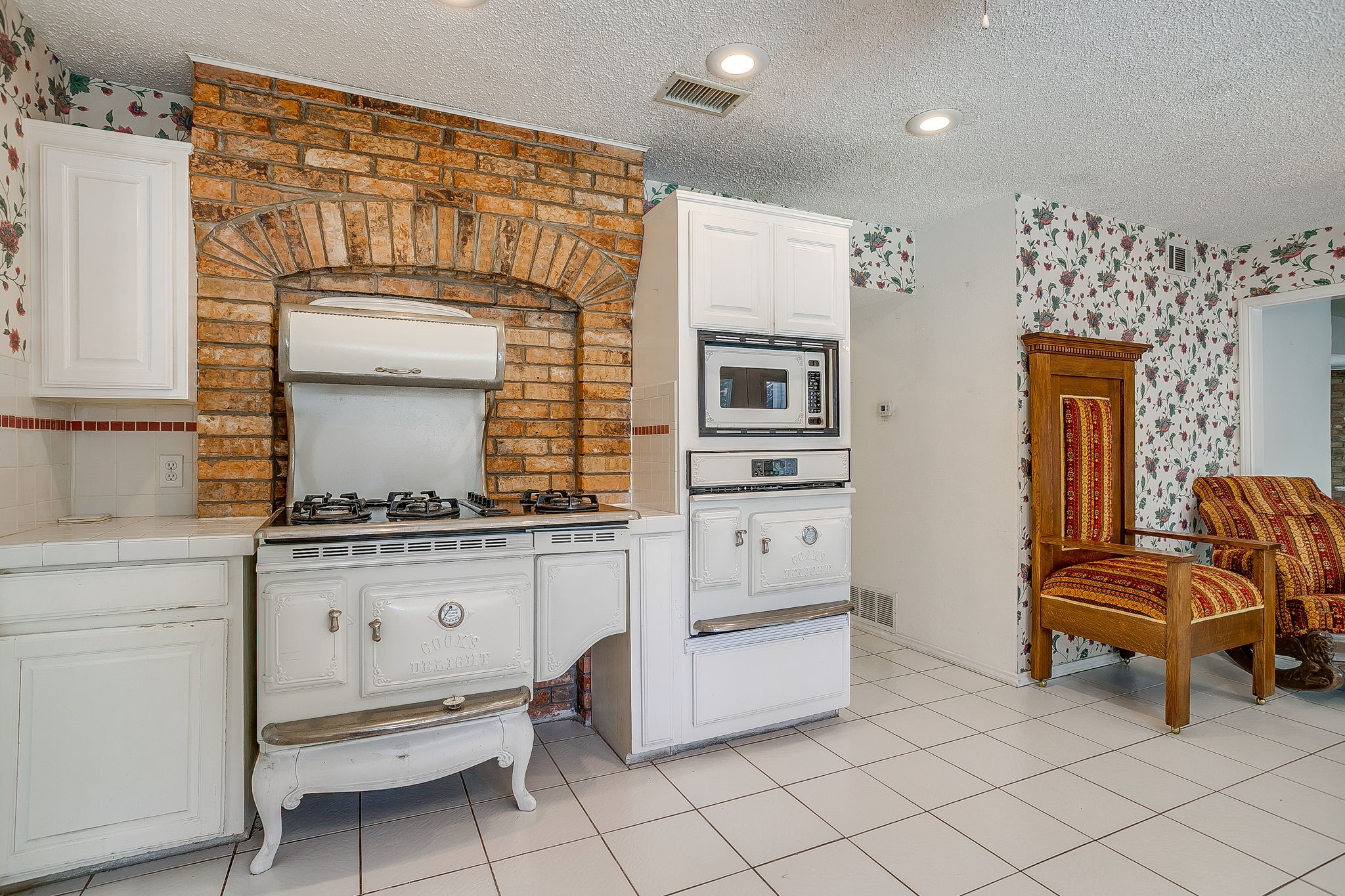 2458 Lakeview Circle