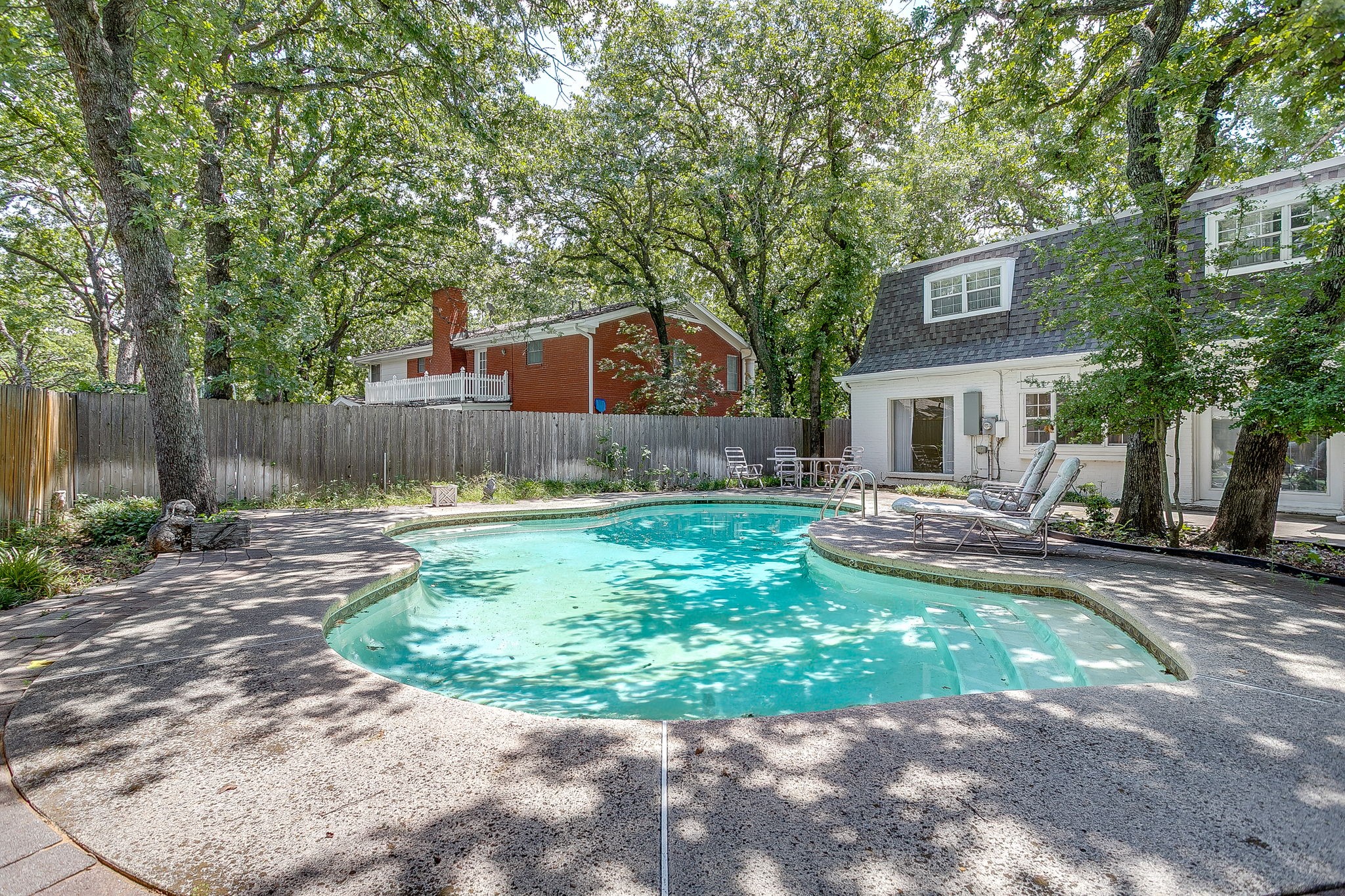 2458 Lakeview Circle