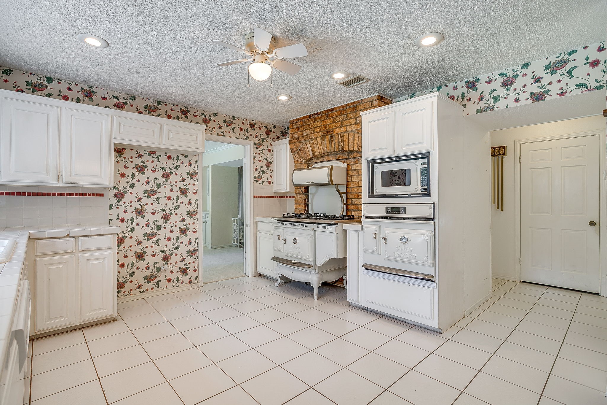 2458 Lakeview Circle