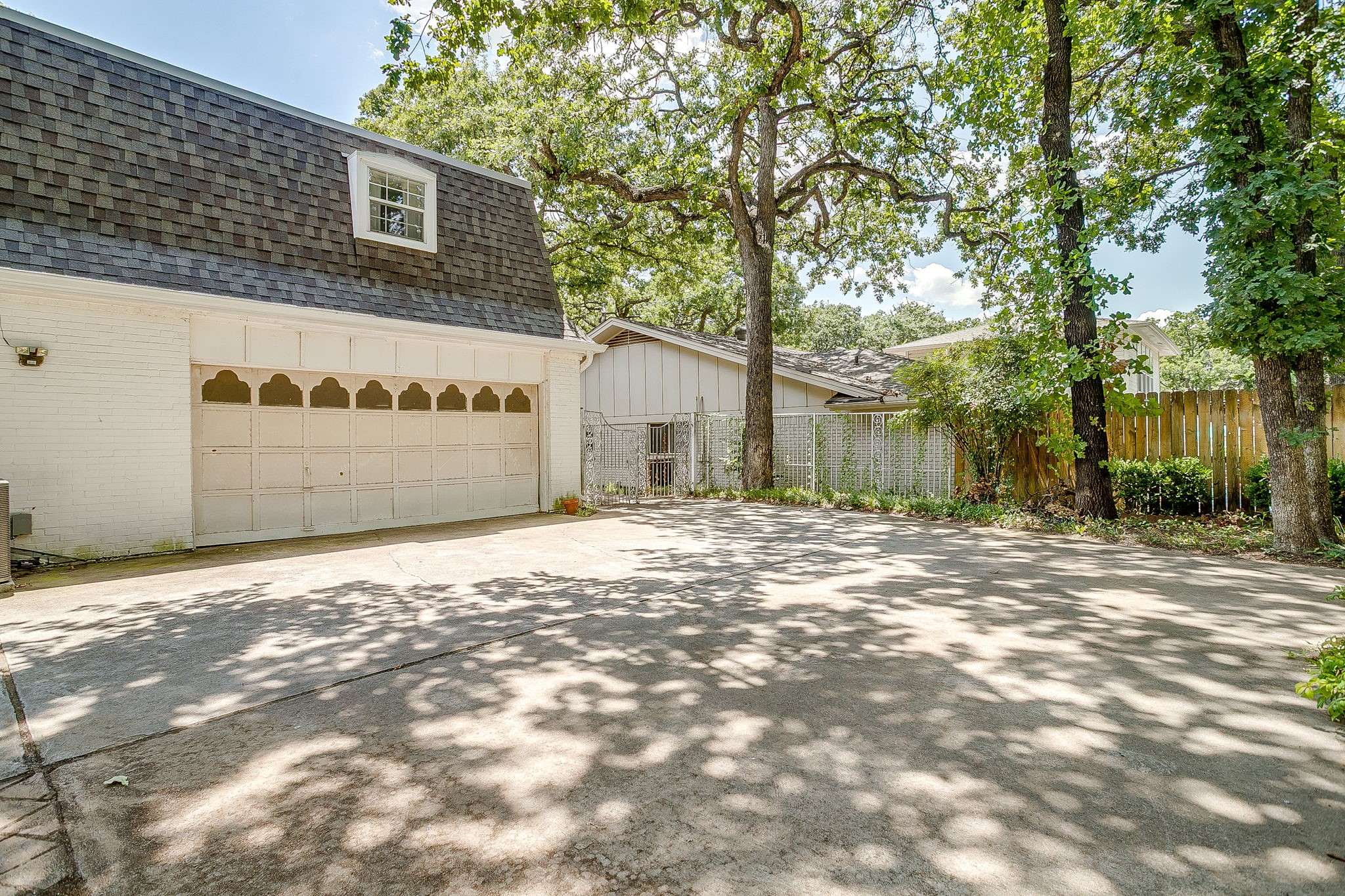 2458 Lakeview Circle