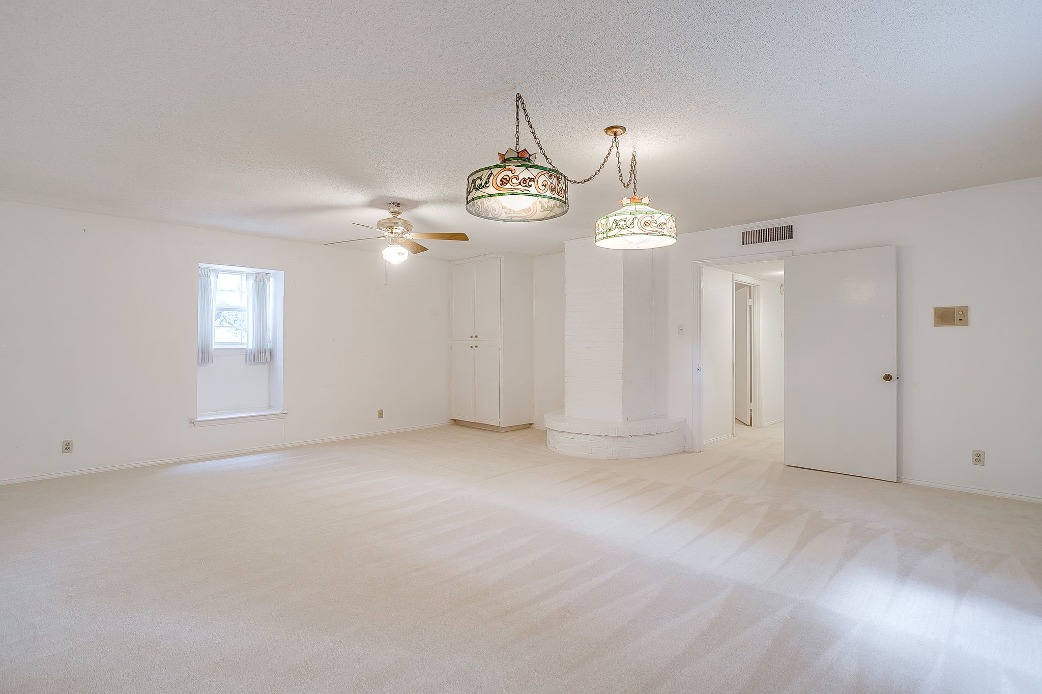 2458 Lakeview Circle