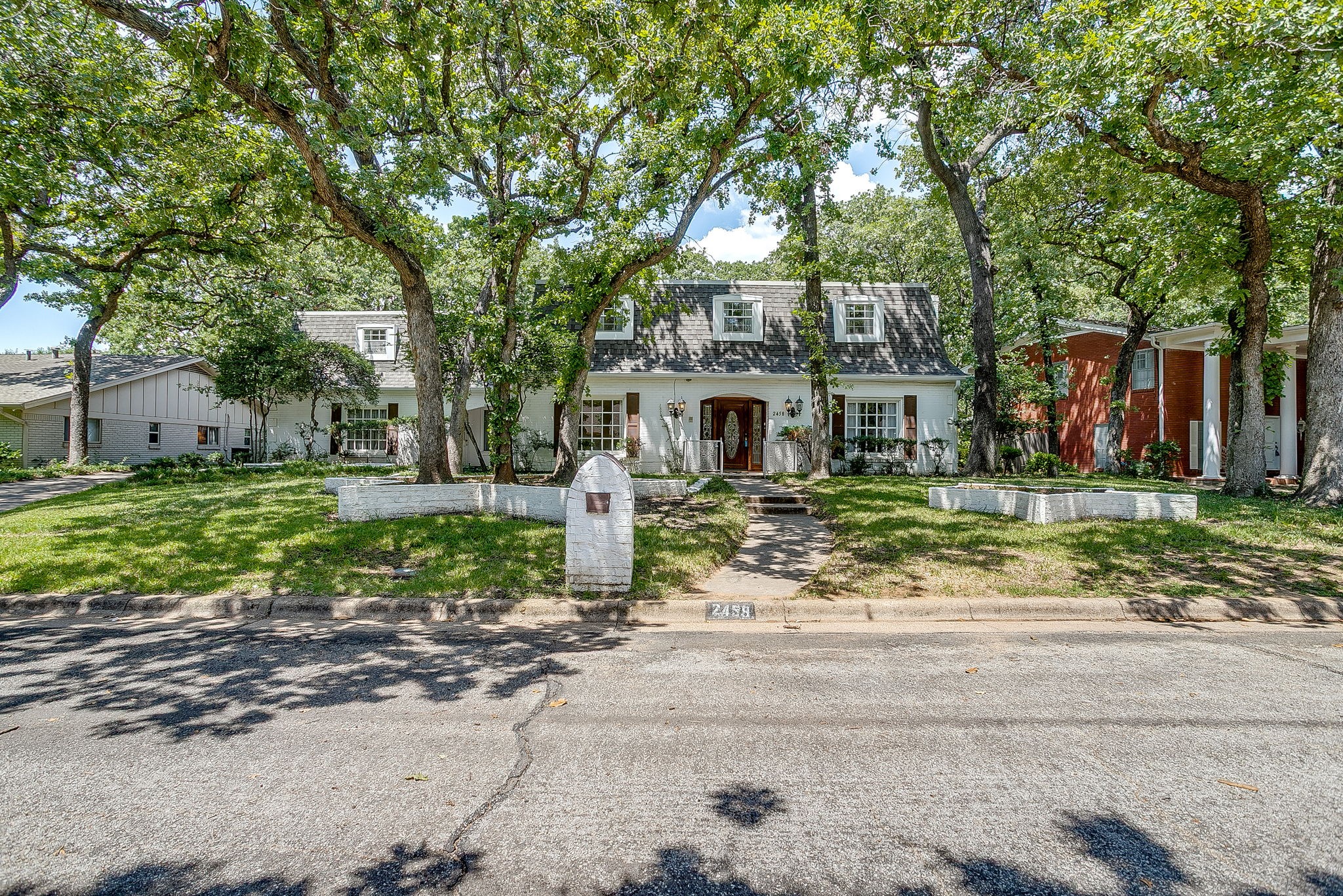 2458 Lakeview Circle