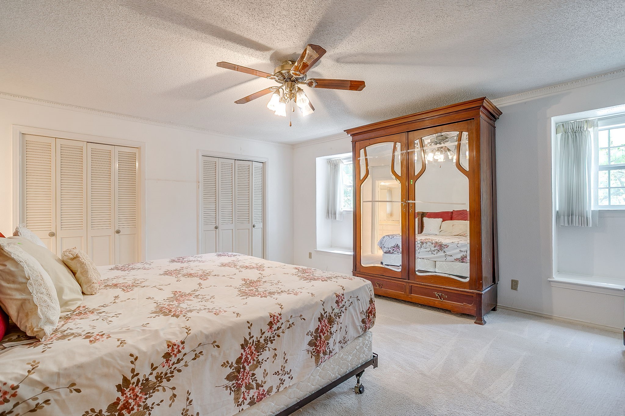 2458 Lakeview Circle