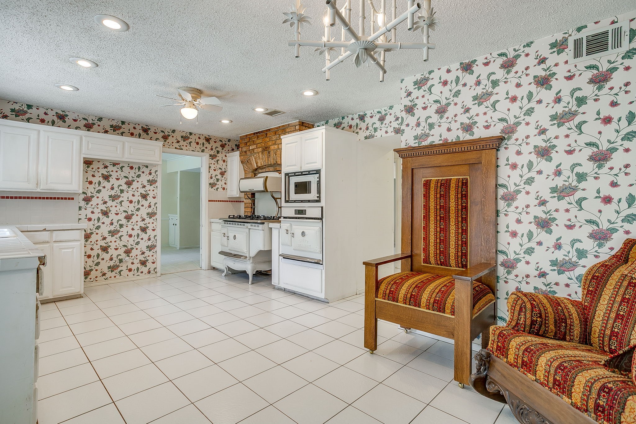 2458 Lakeview Circle
