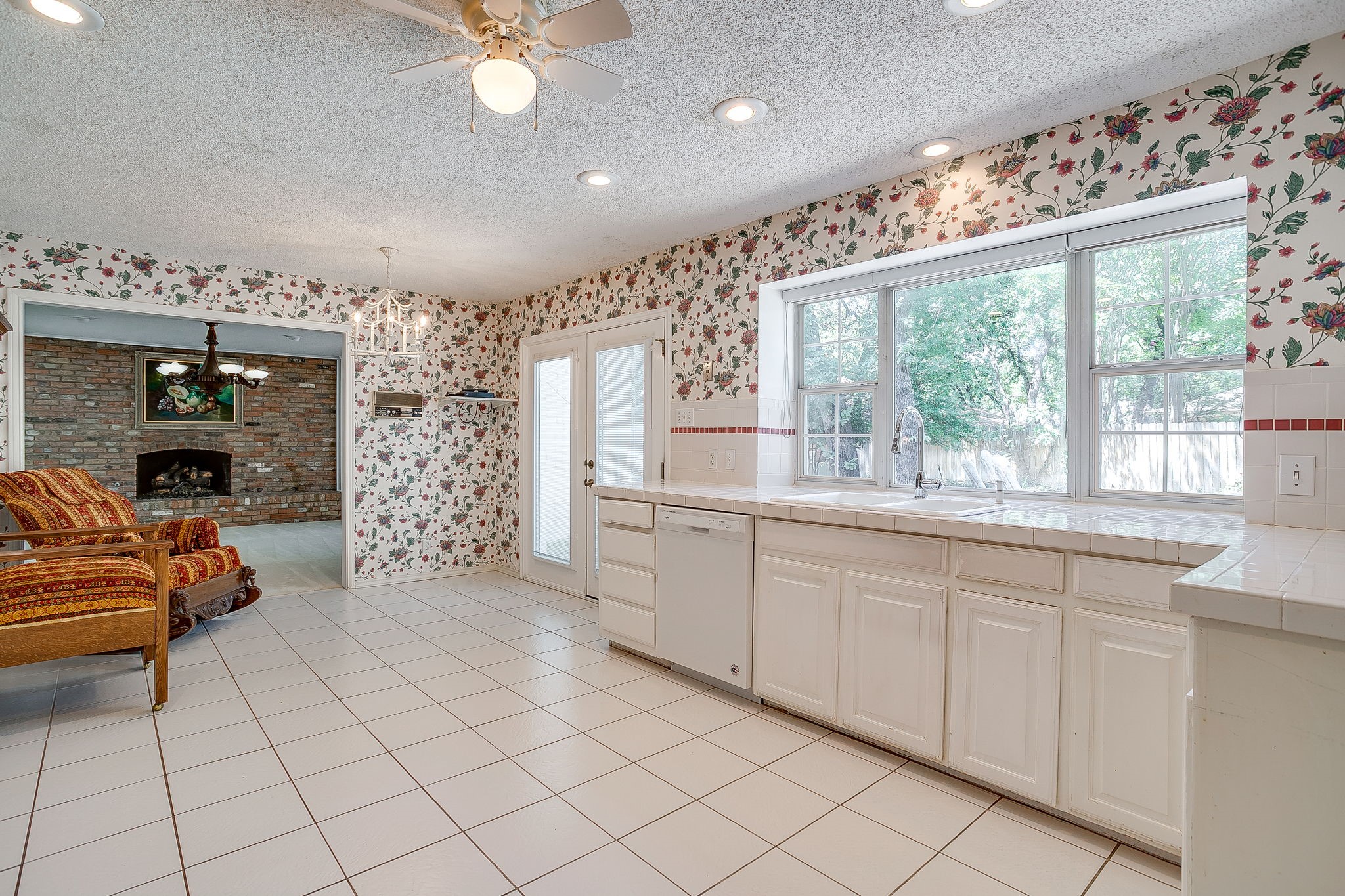 2458 Lakeview Circle