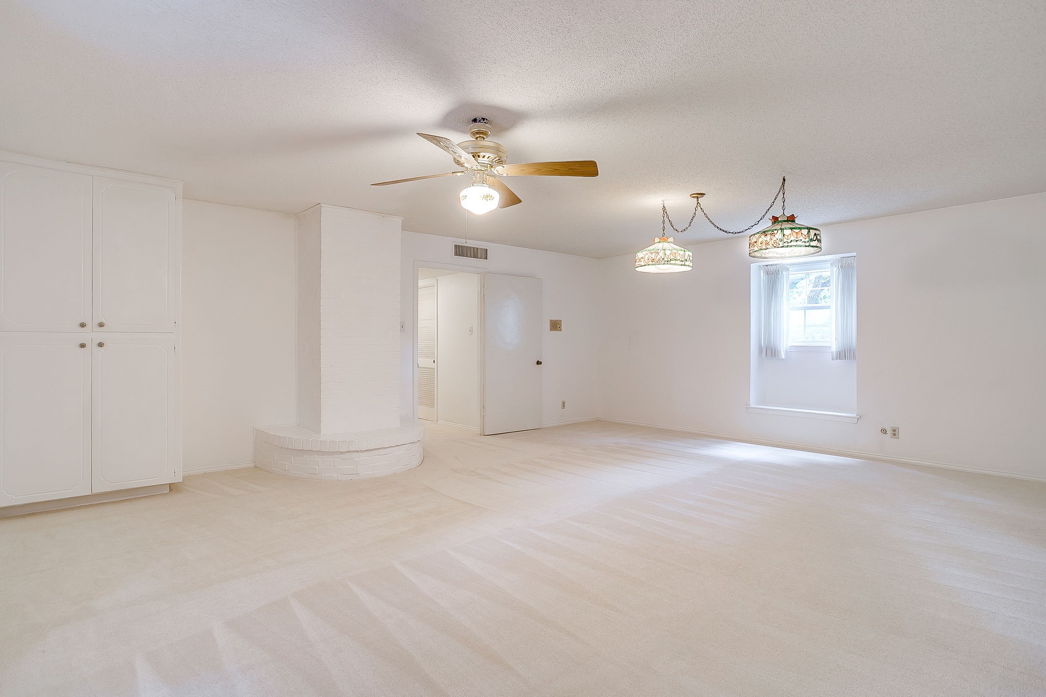 2458 Lakeview Circle