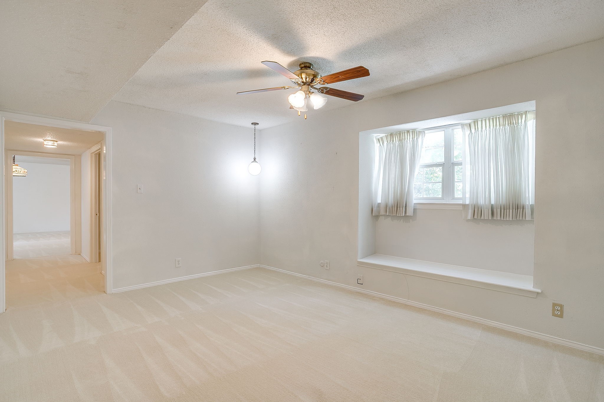 2458 Lakeview Circle