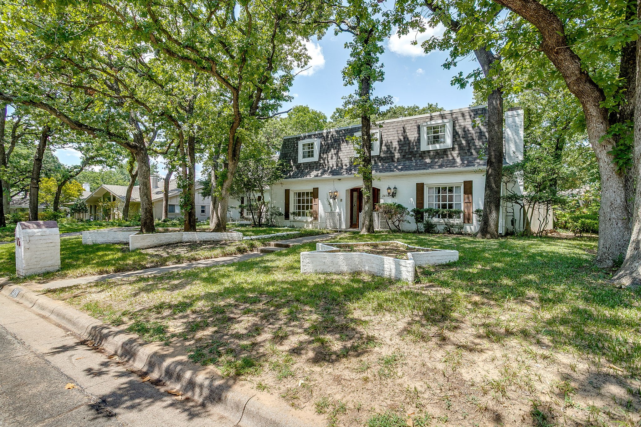 2458 Lakeview Circle