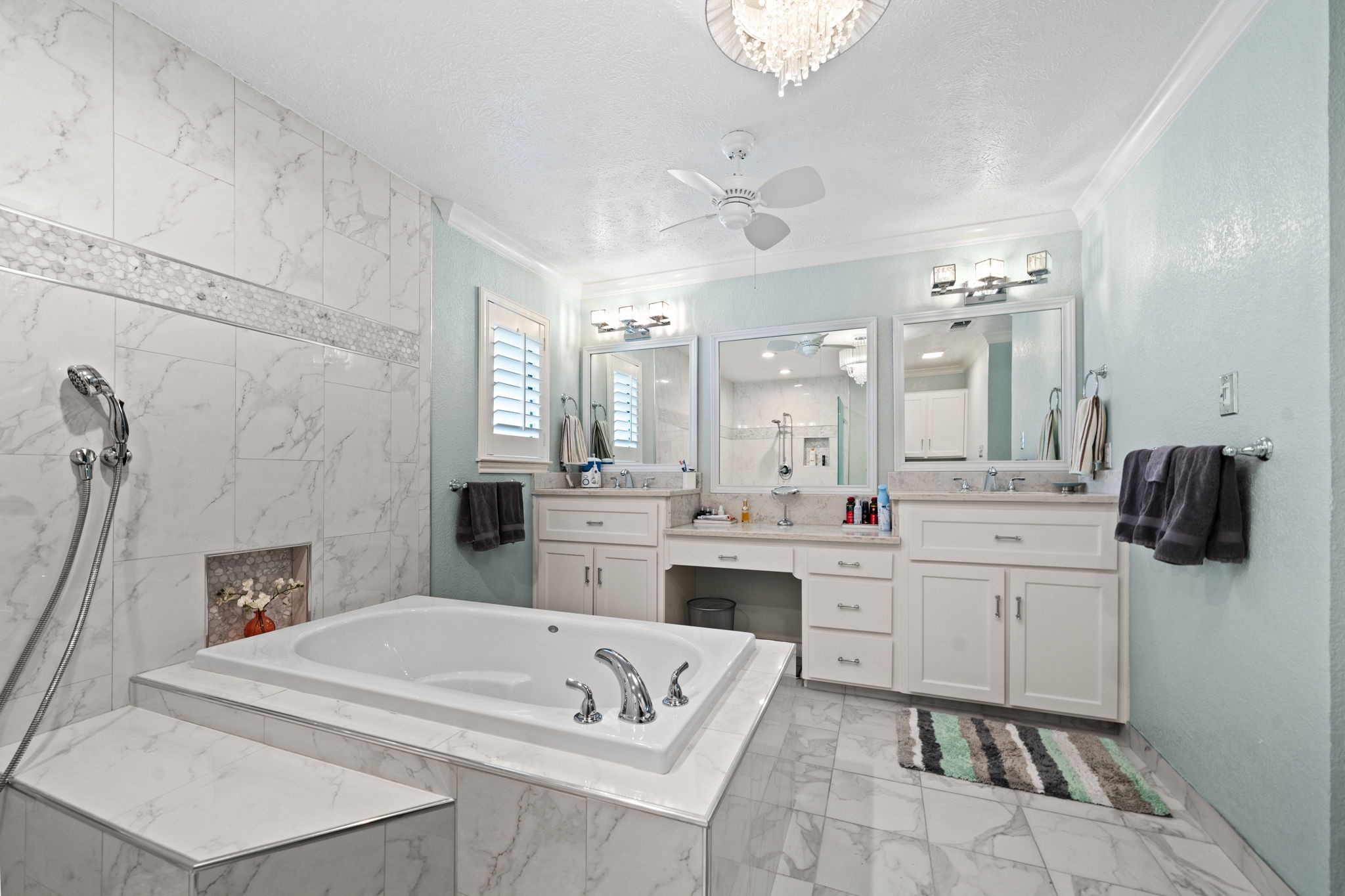 5040 Lake View Circle