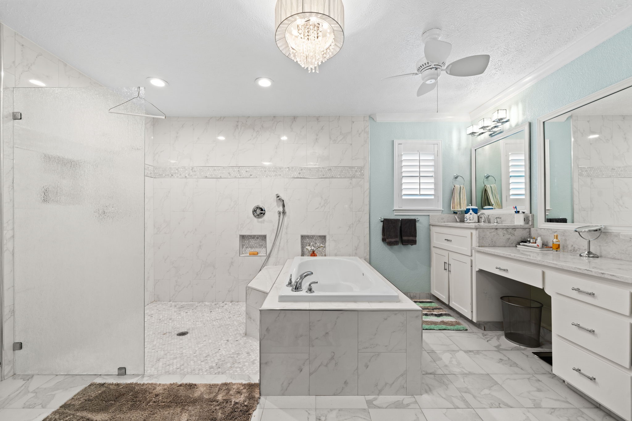 5040 Lake View Circle