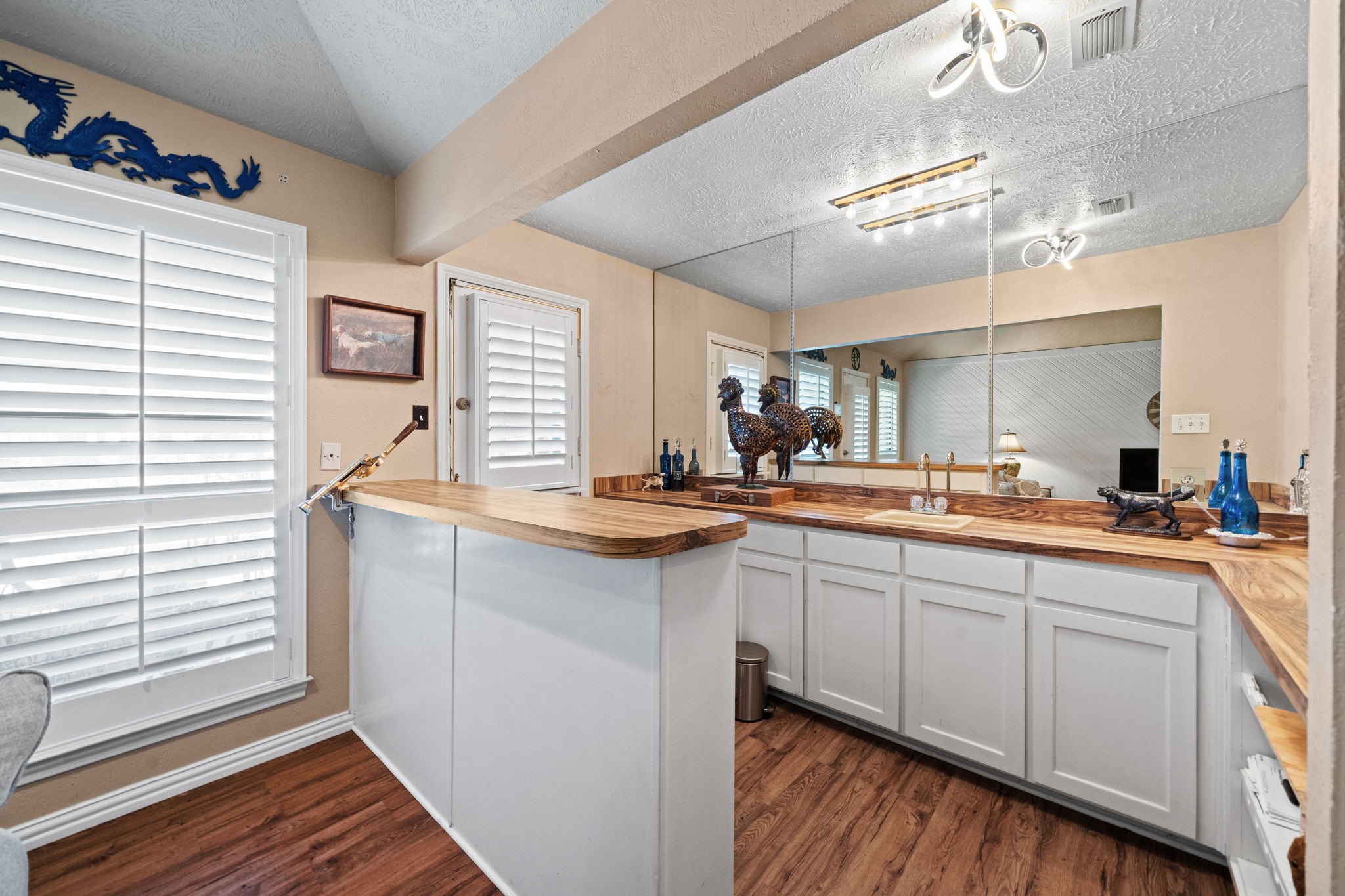 5040 Lake View Circle