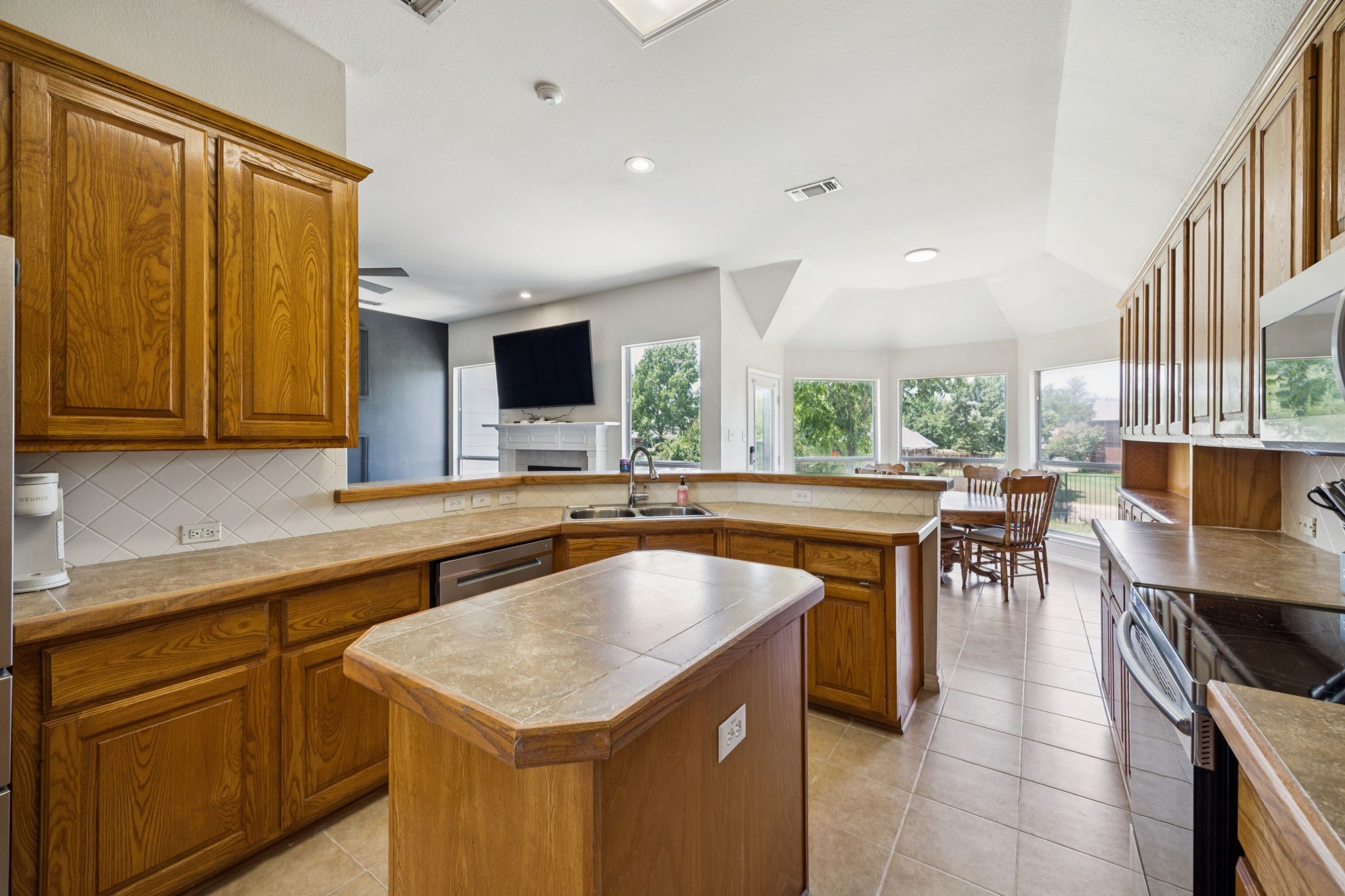 4405 Fairlake Drive