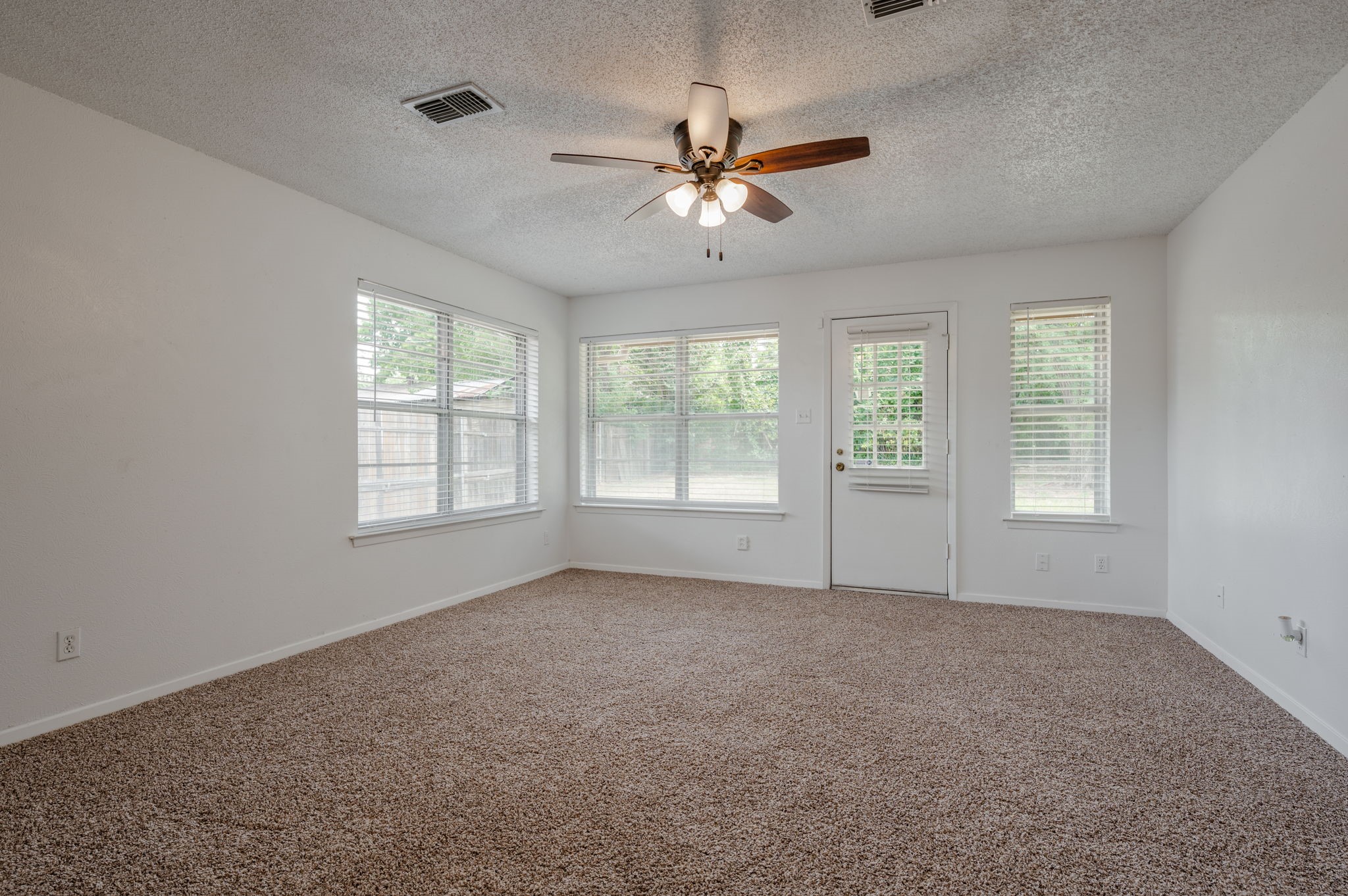 1513 Warren Lane