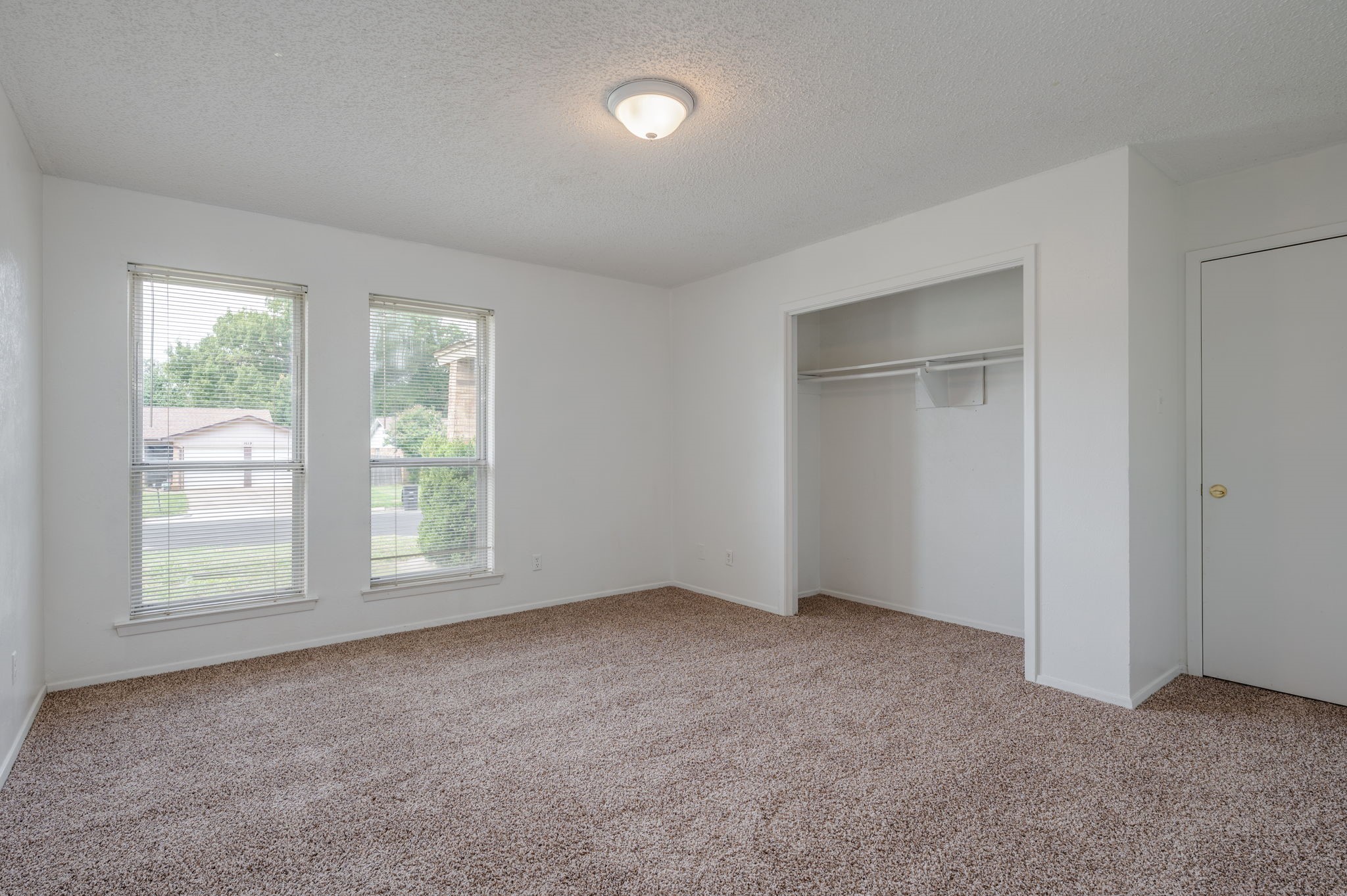 1513 Warren Lane