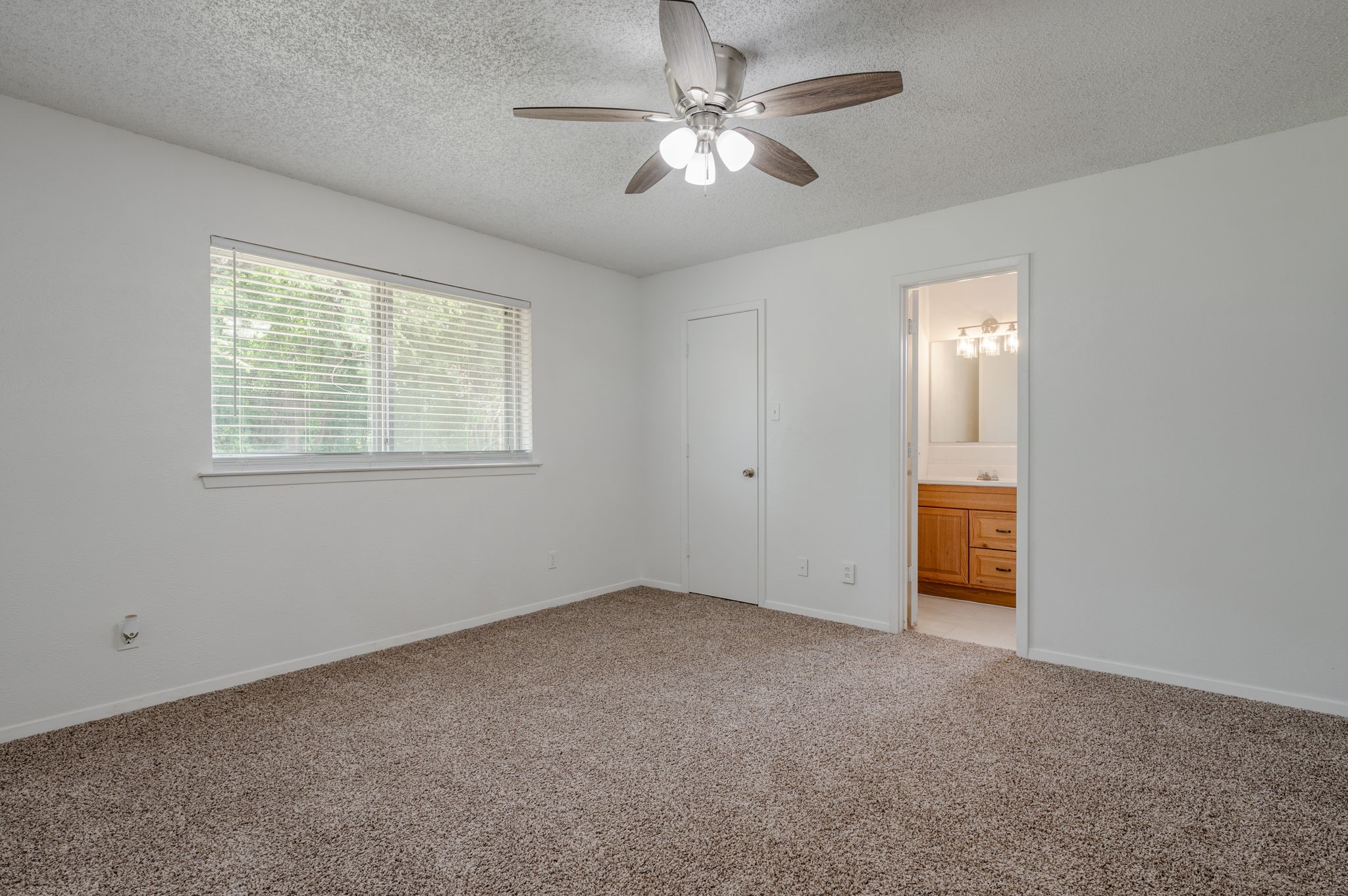 1513 Warren Lane
