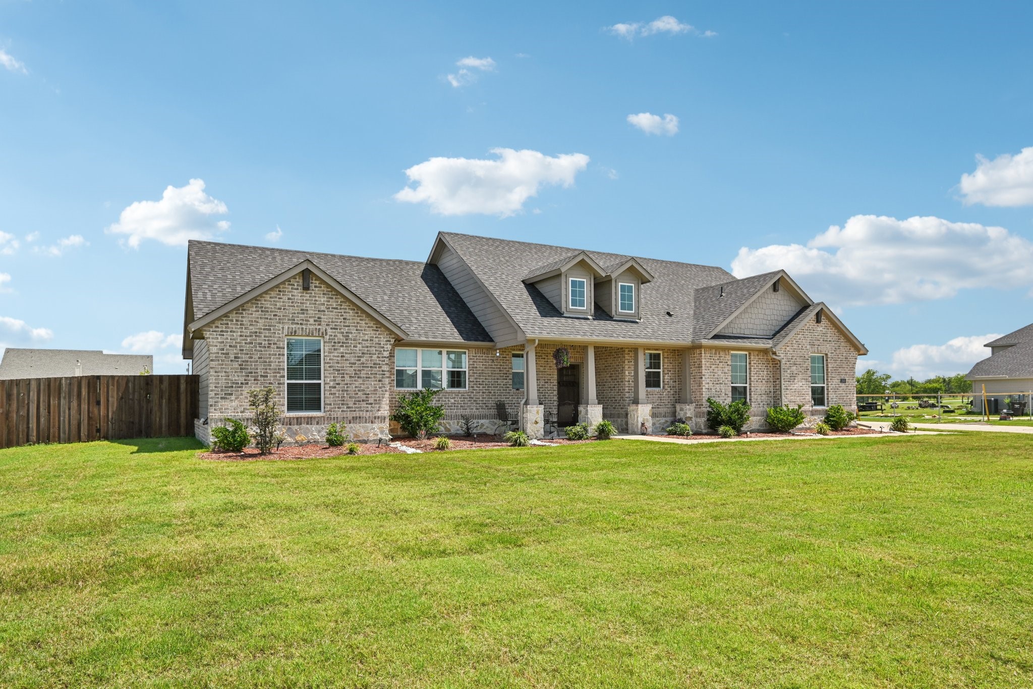 2505 Southern Oak Trail