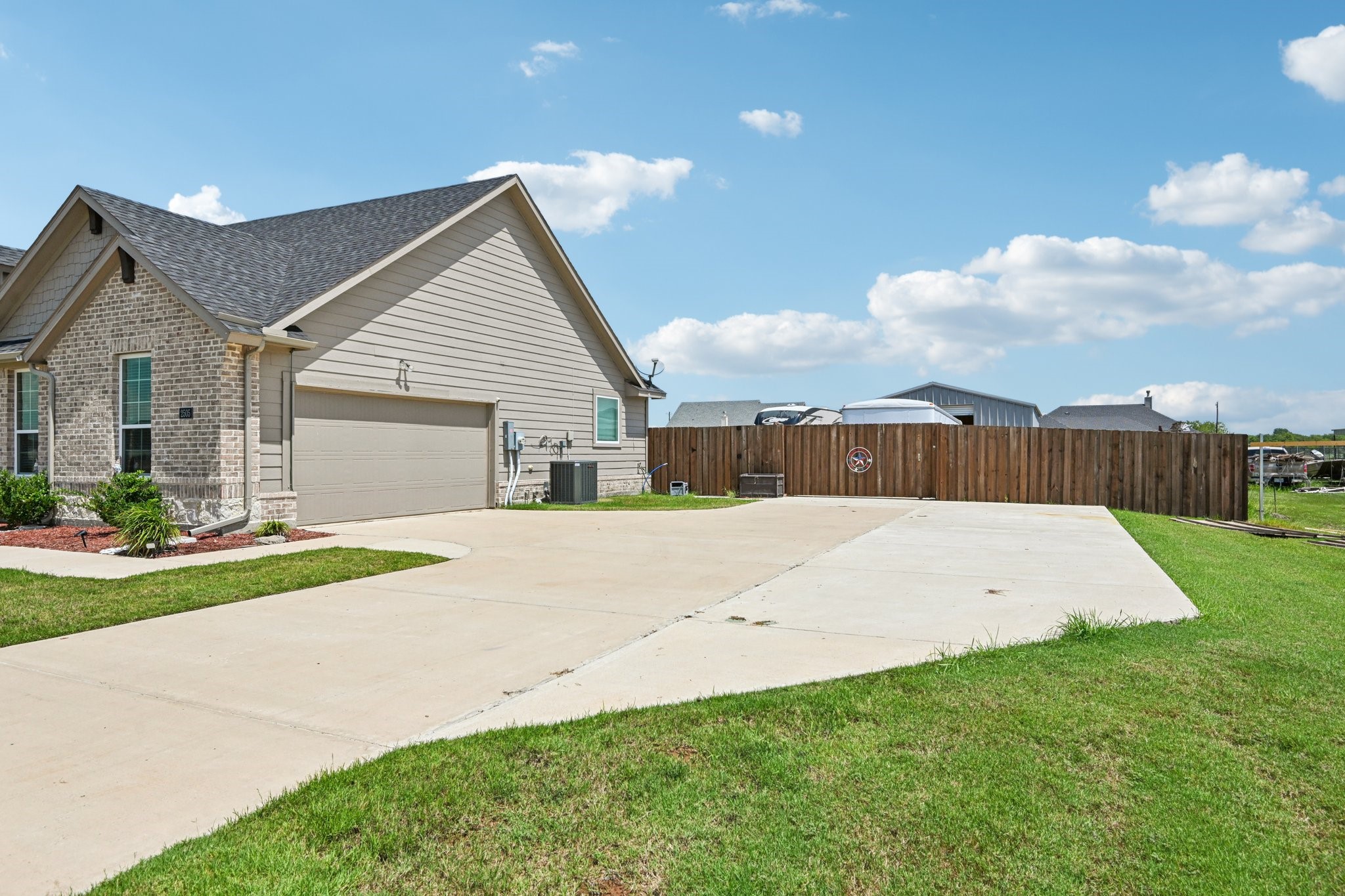 2505 Southern Oak Trail