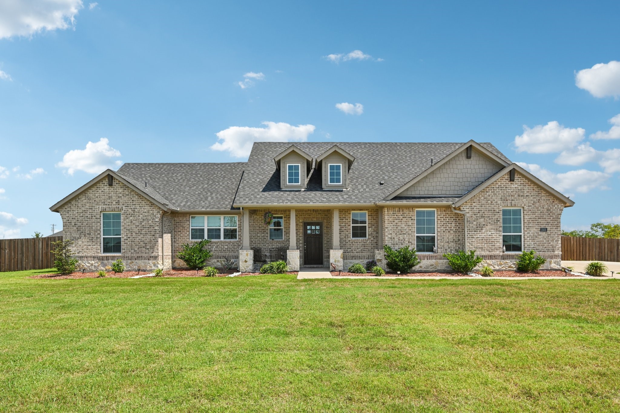 2505 Southern Oak Trail