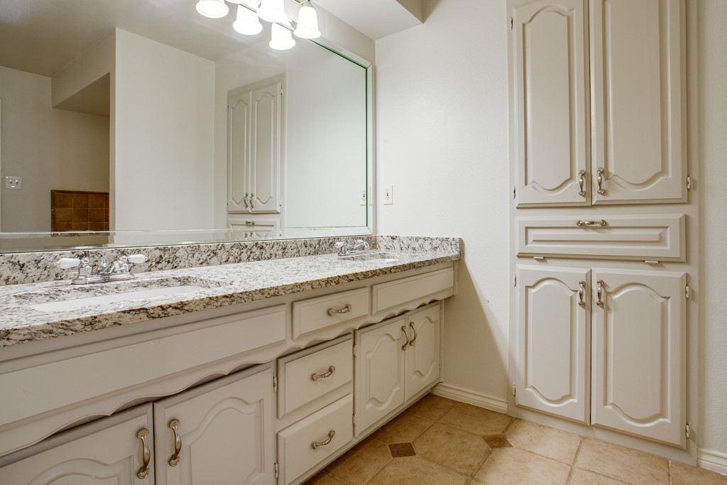 5807 Yacht Club Drive