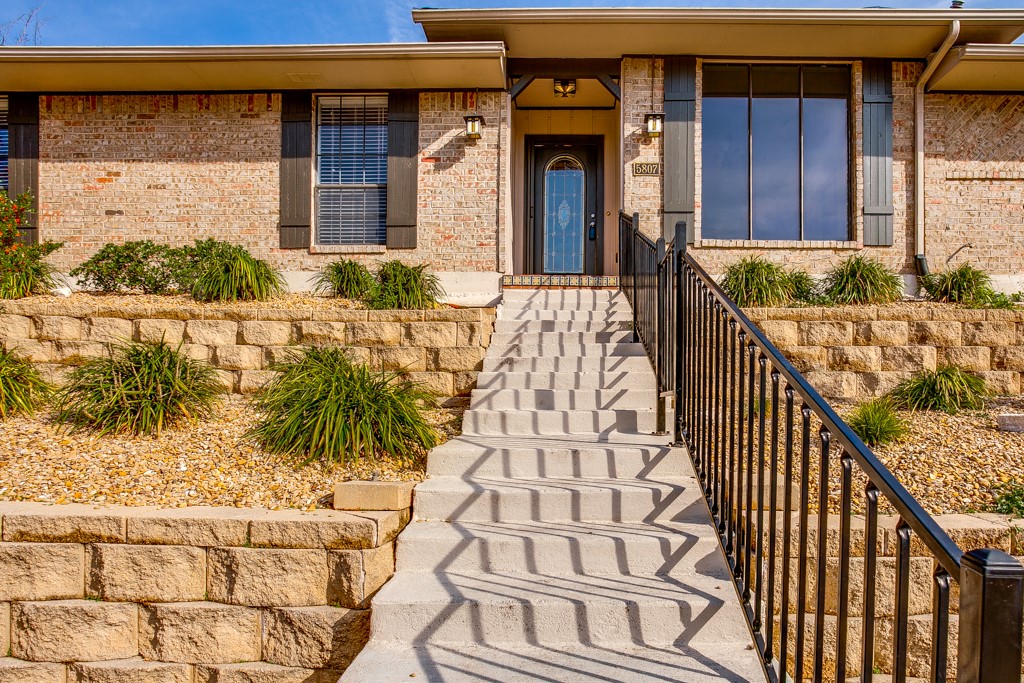 5807 Yacht Club Drive