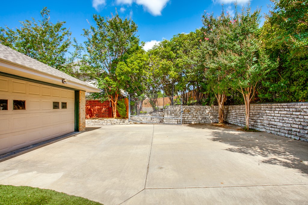 5807 Yacht Club Drive