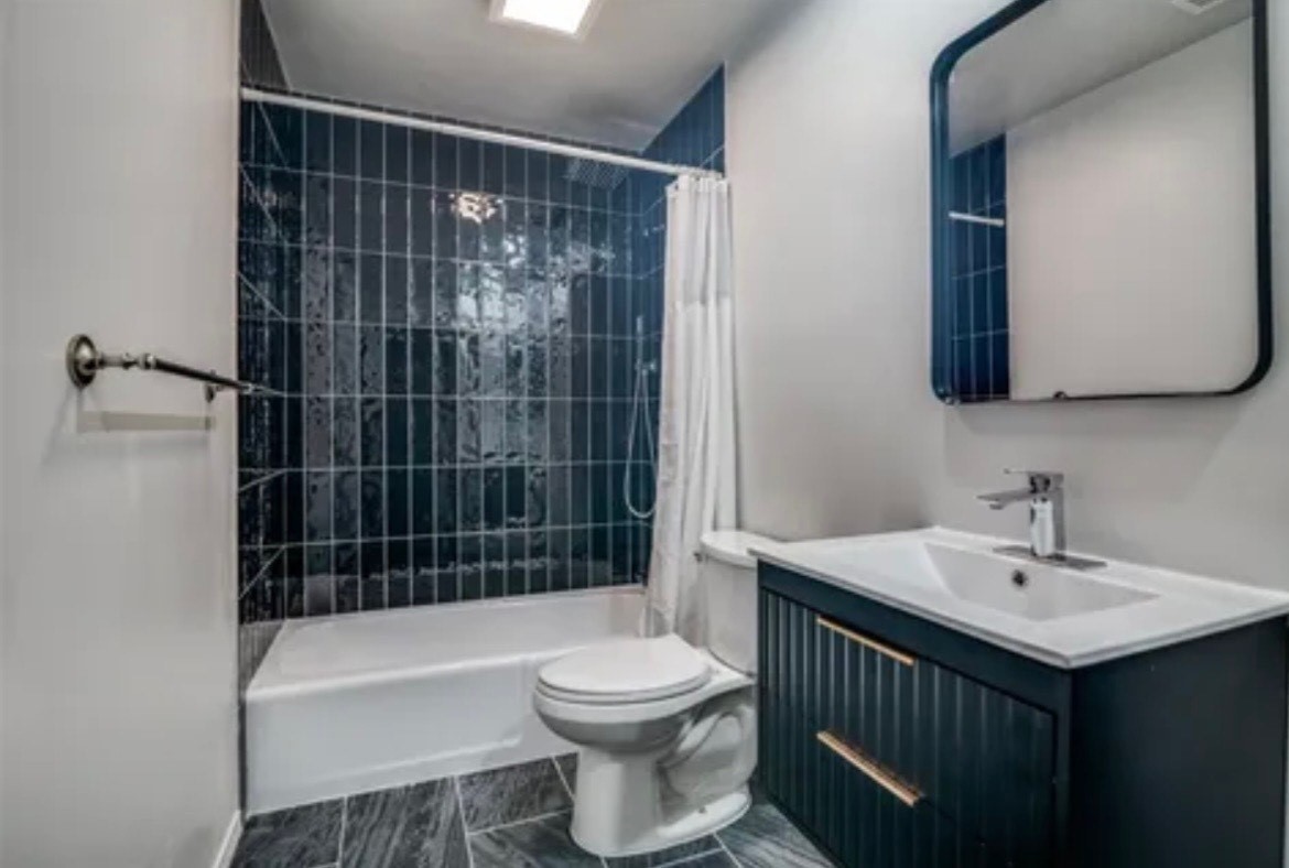 913 Lake Meadows Drive