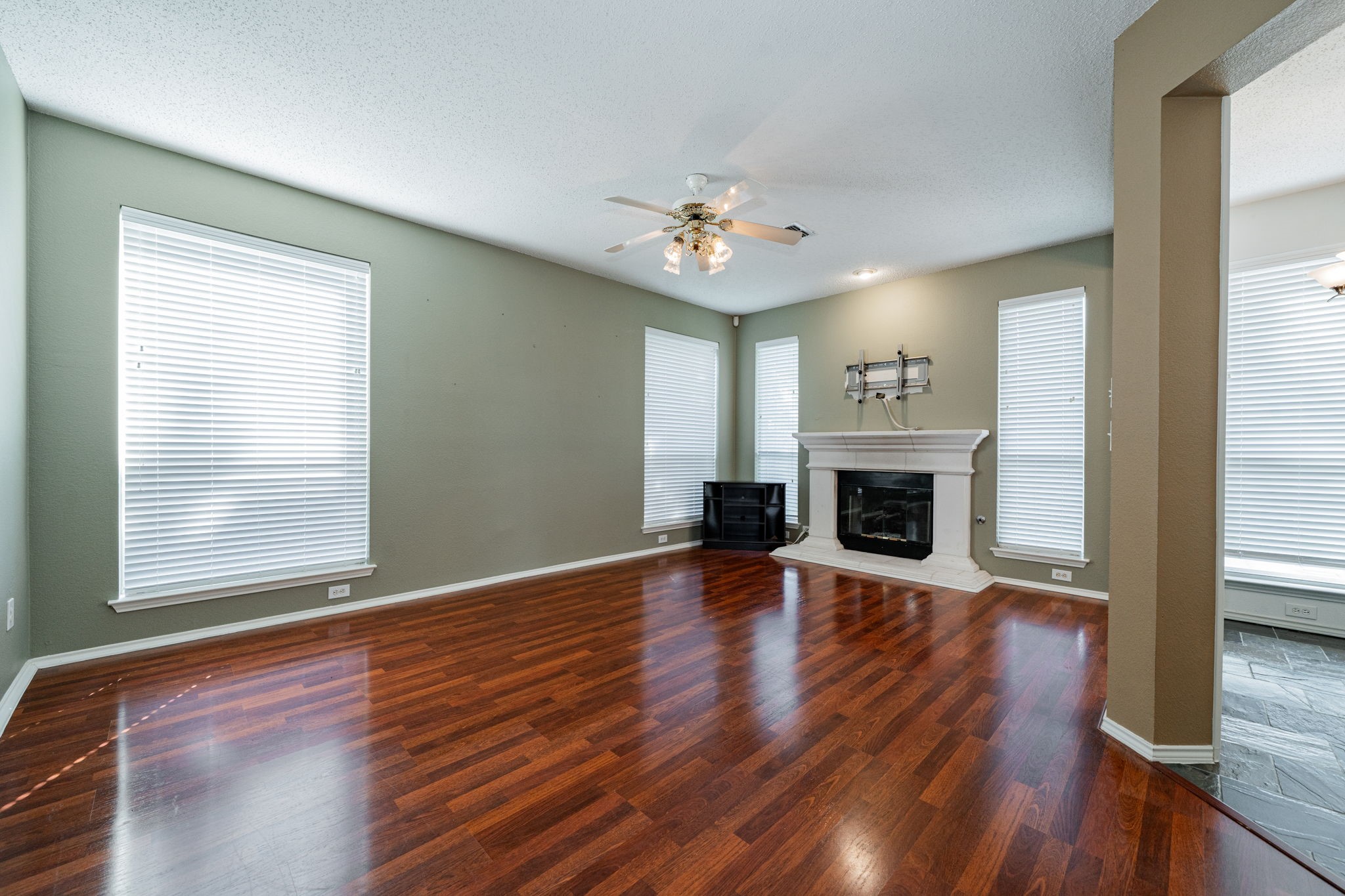 2715 Chatsworth Drive