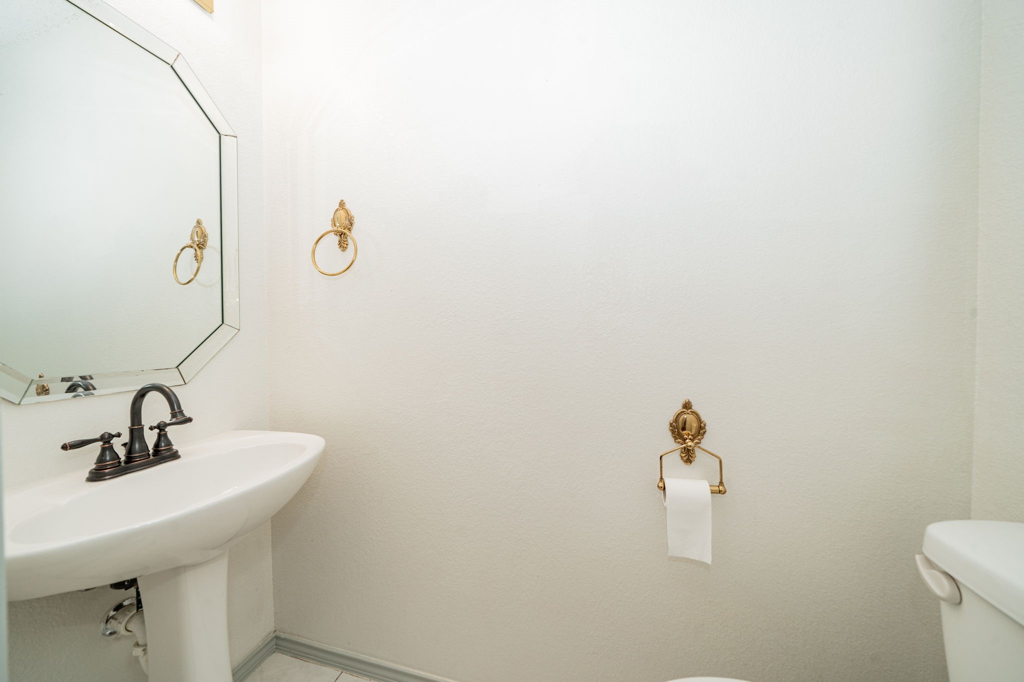 2715 Chatsworth Drive