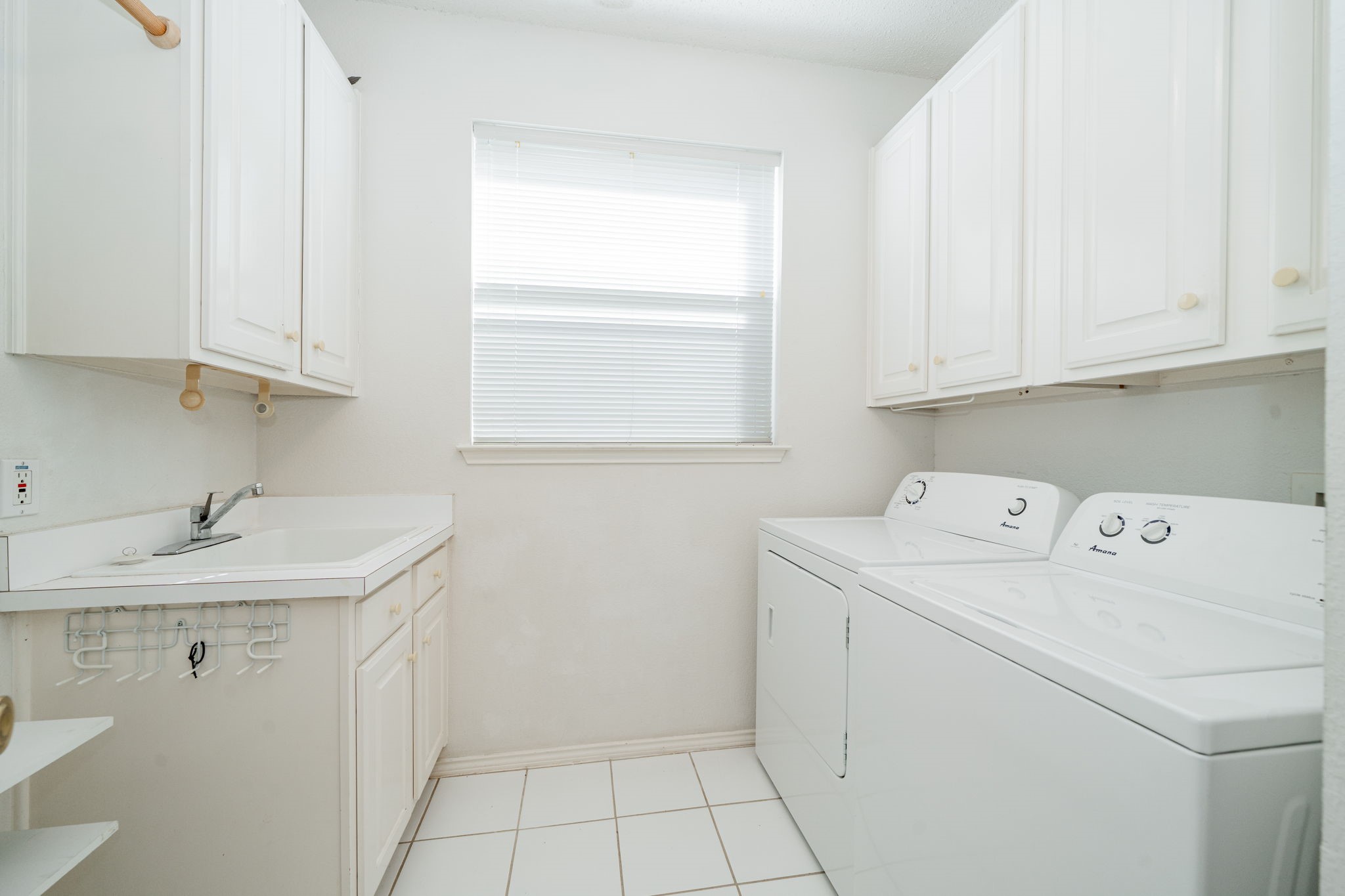 2715 Chatsworth Drive