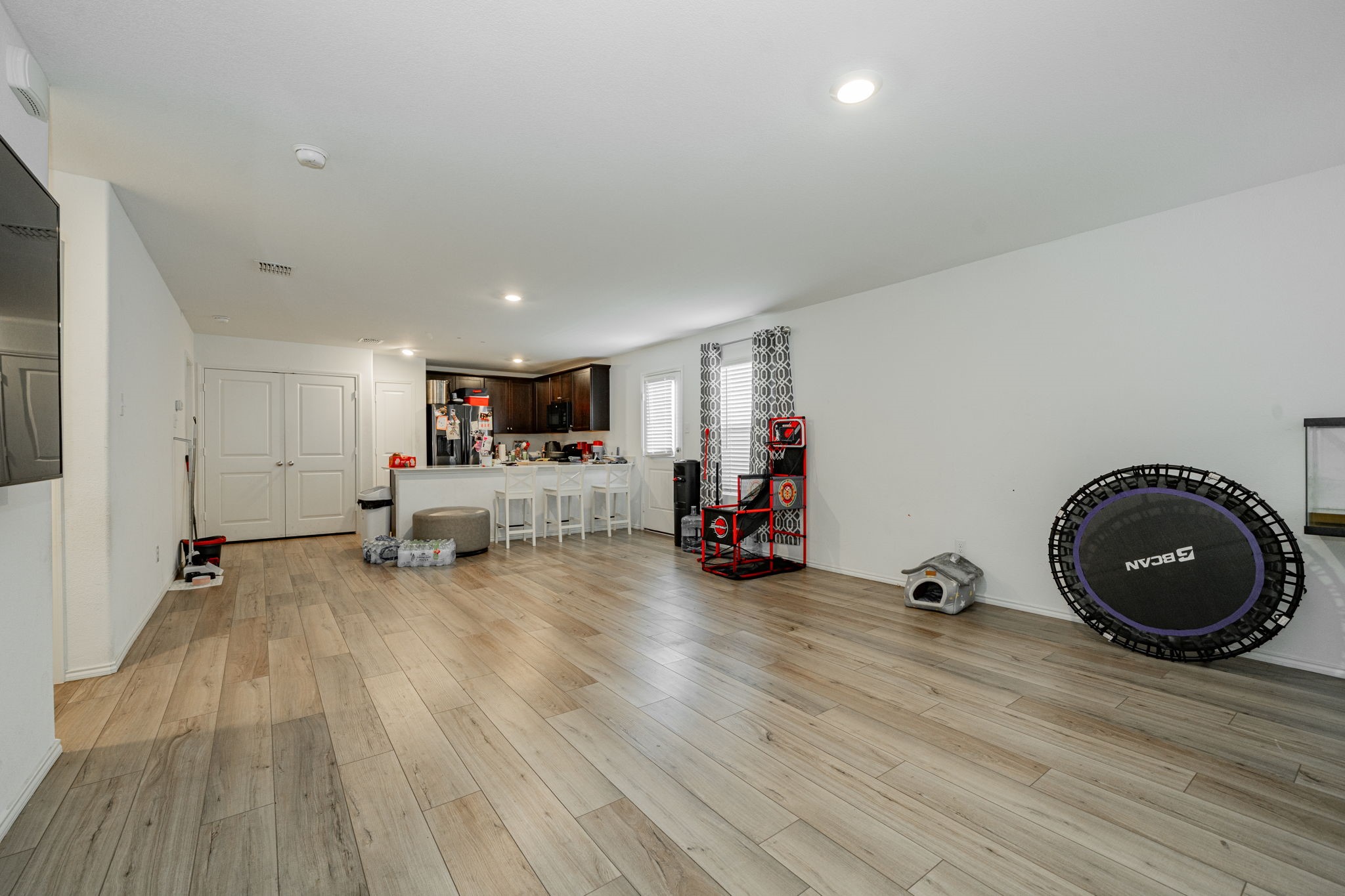 7213 Jackrabbit Avenue