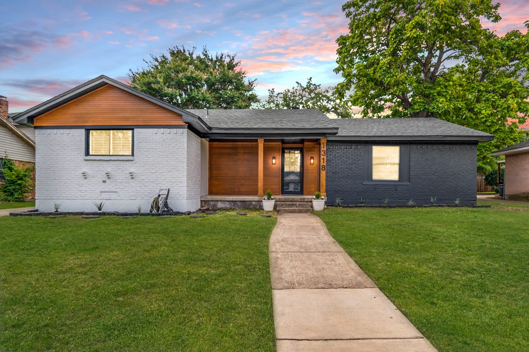 1318 Mayfield Avenue
