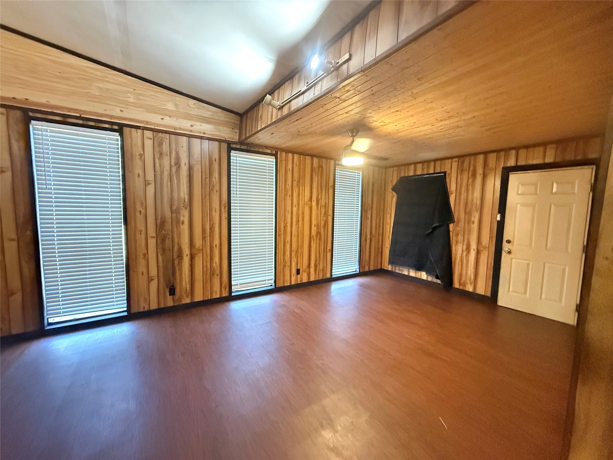 712 COUNTY ROAD 2104