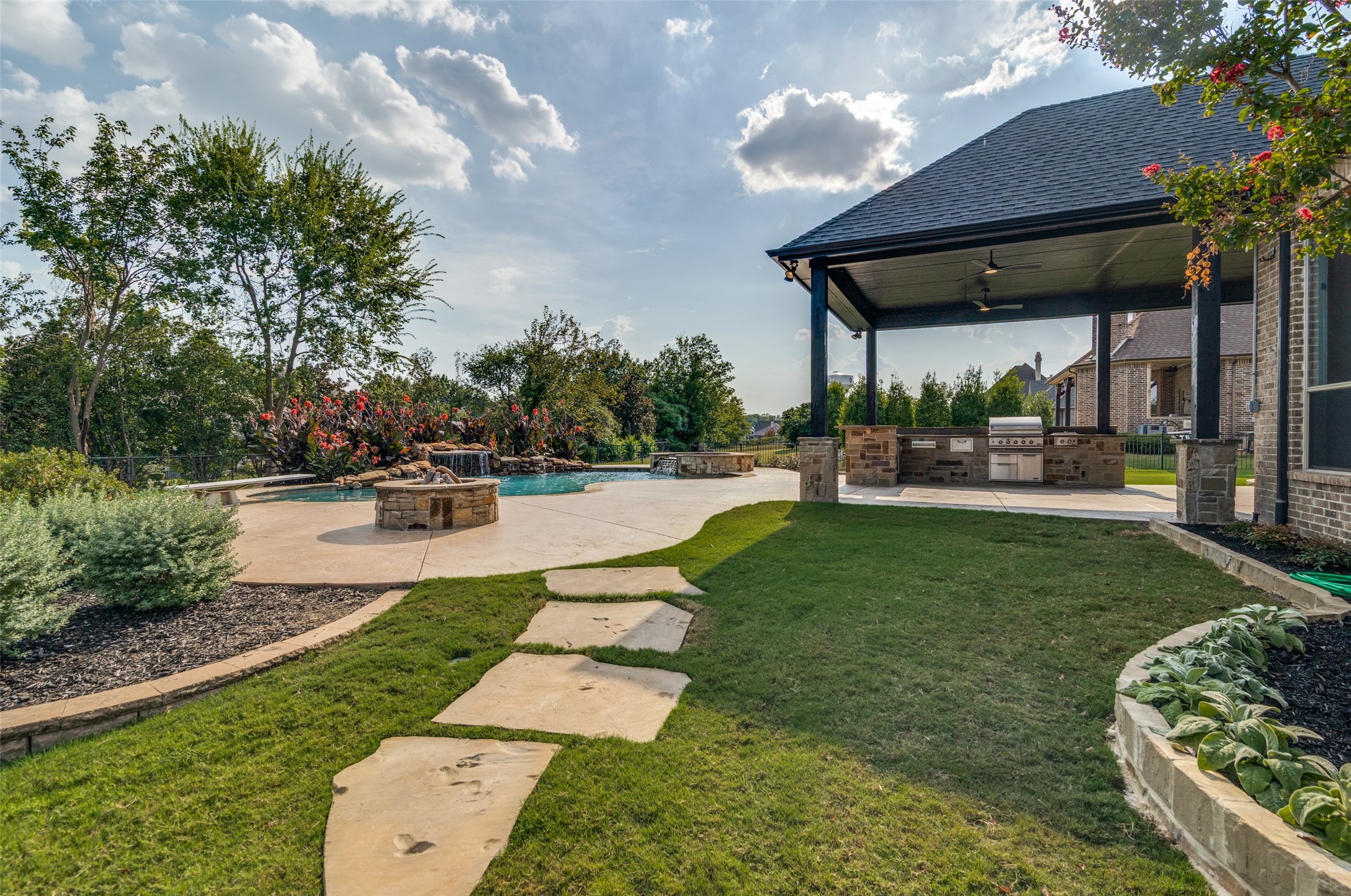 516 Heathland Crossing