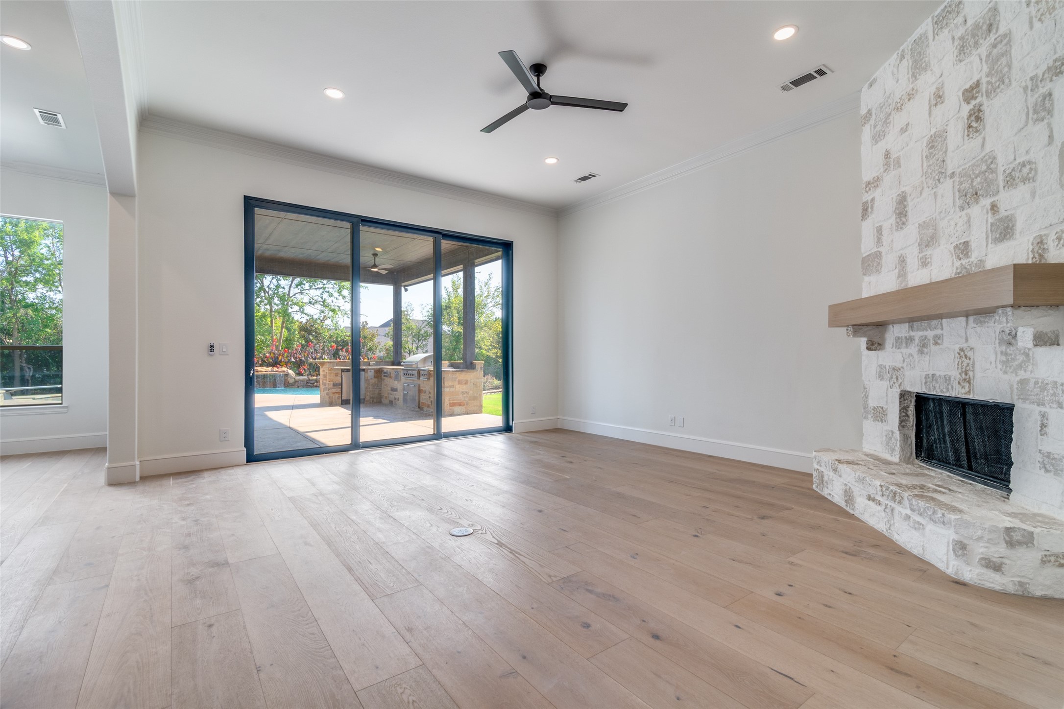 516 Heathland Crossing