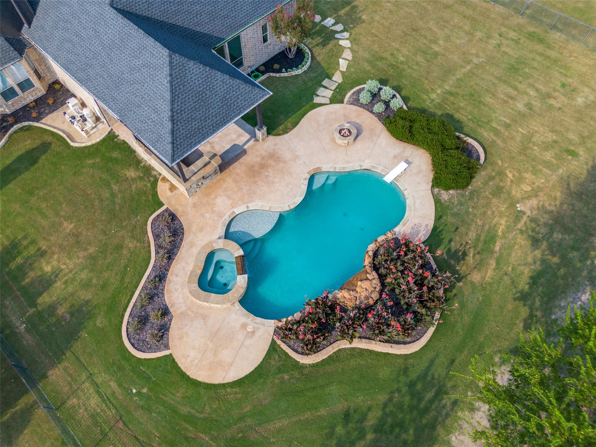 516 Heathland Crossing