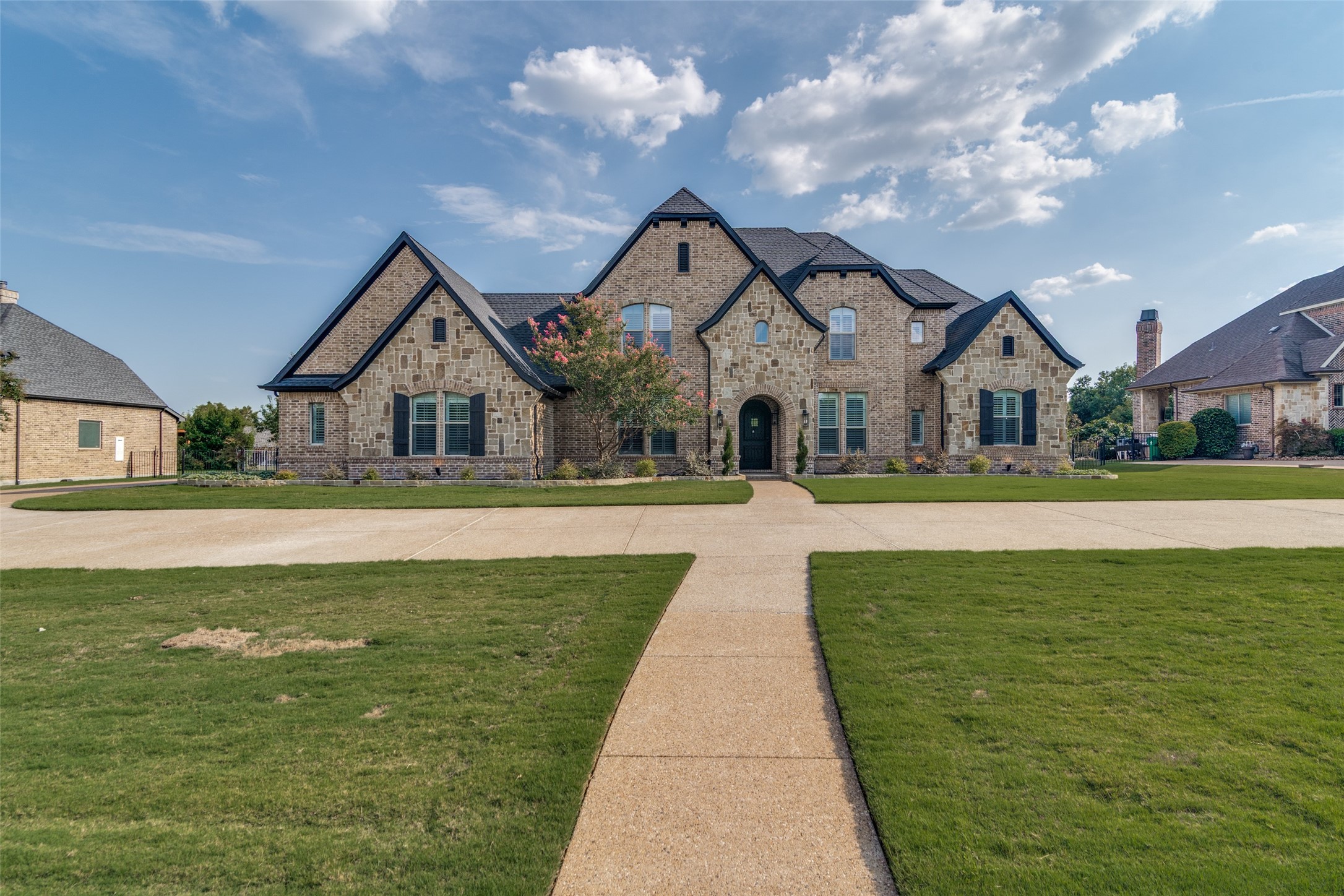 516 Heathland Crossing