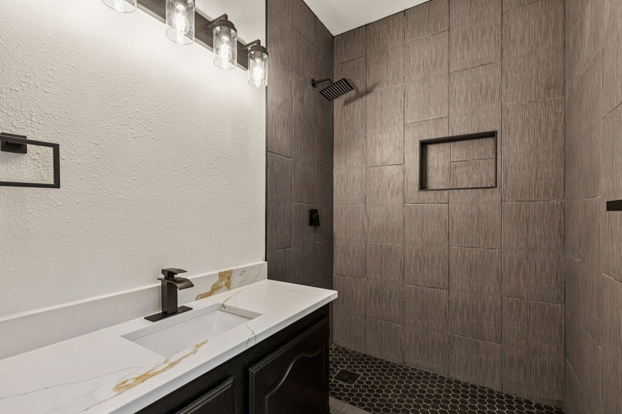 915 Inverness Circle