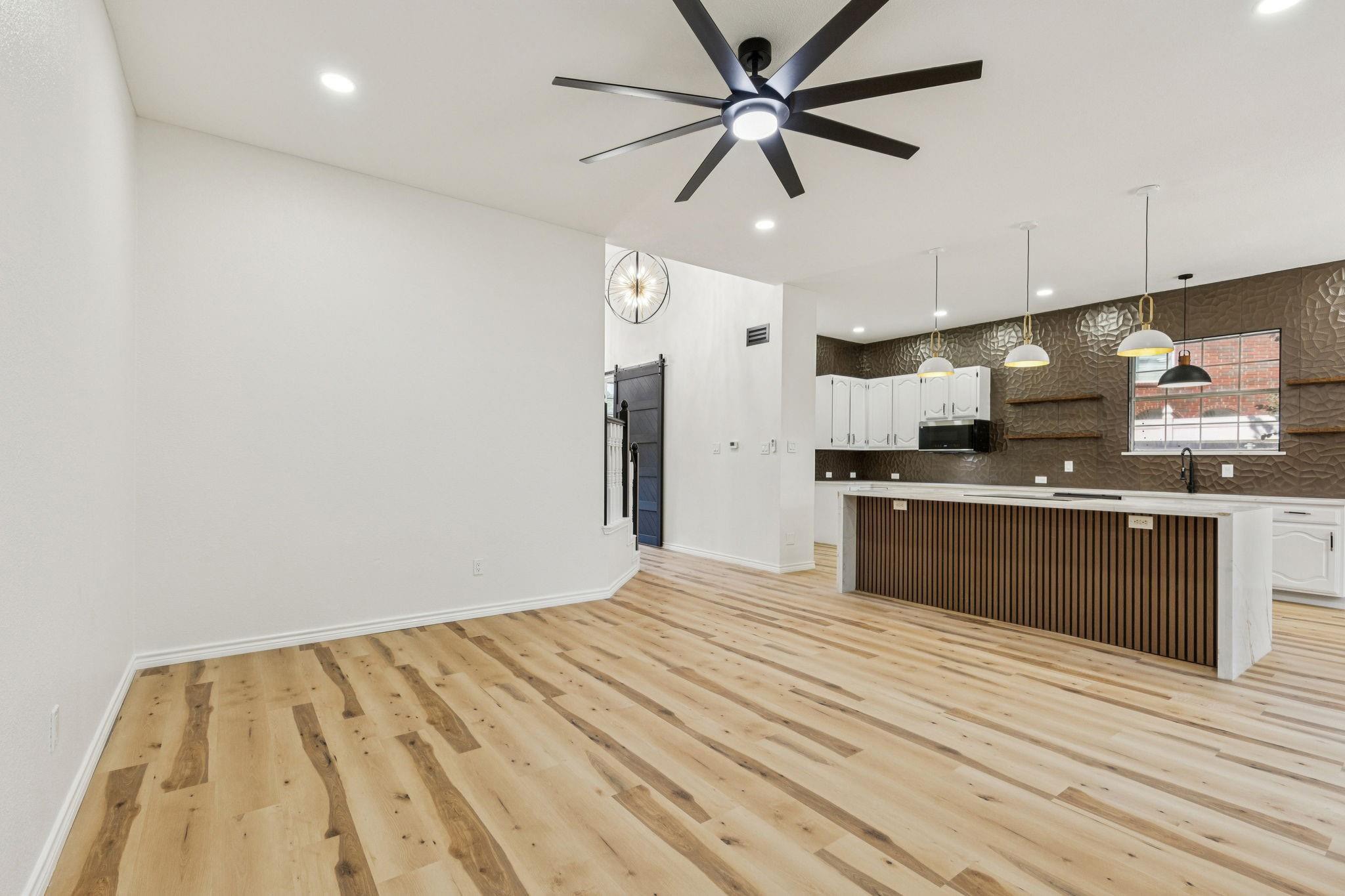 915 Inverness Circle