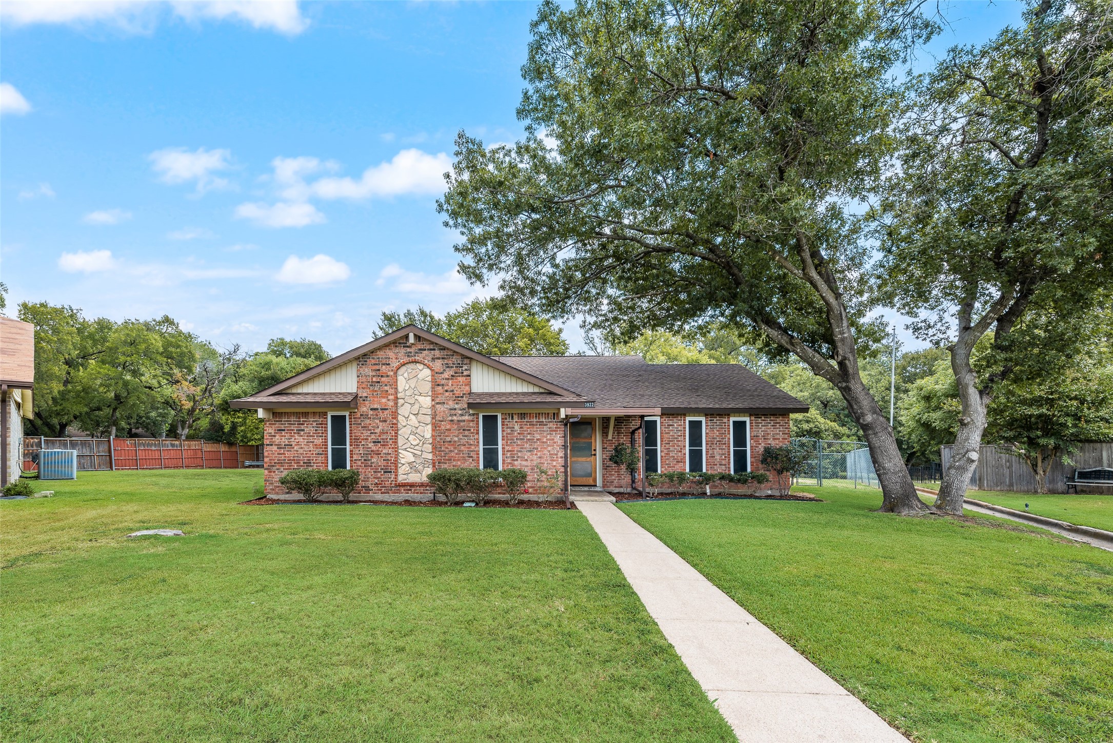 3922 Lancelott Place