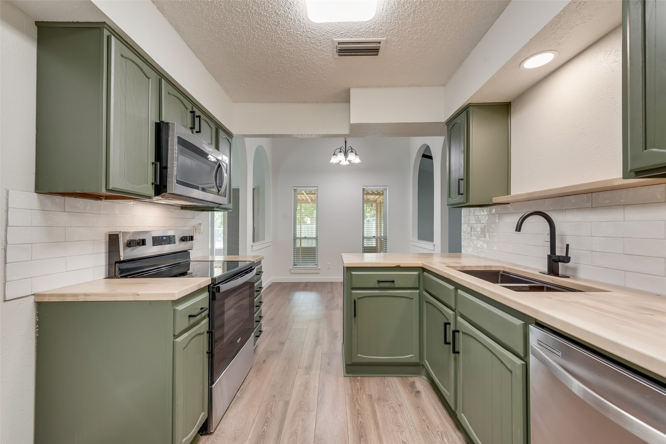 3922 Lancelott Place