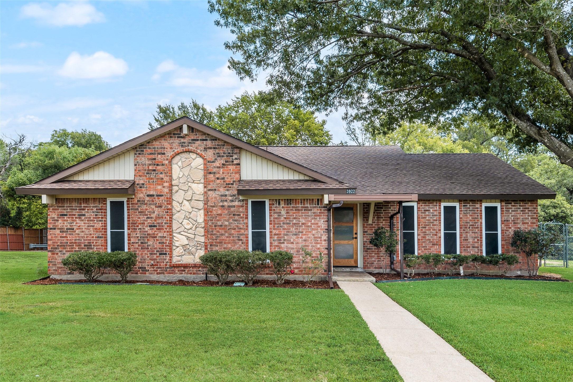 3922 Lancelott Place