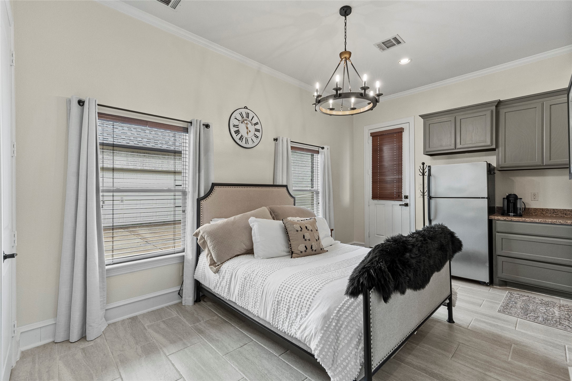 399 Wyndemere Boulevard