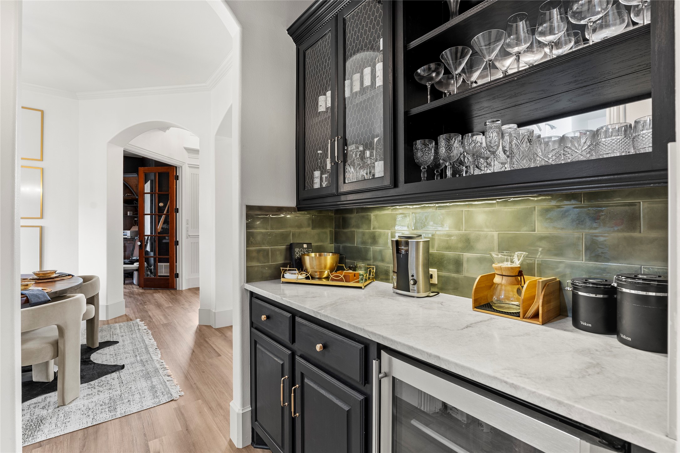 399 Wyndemere Boulevard