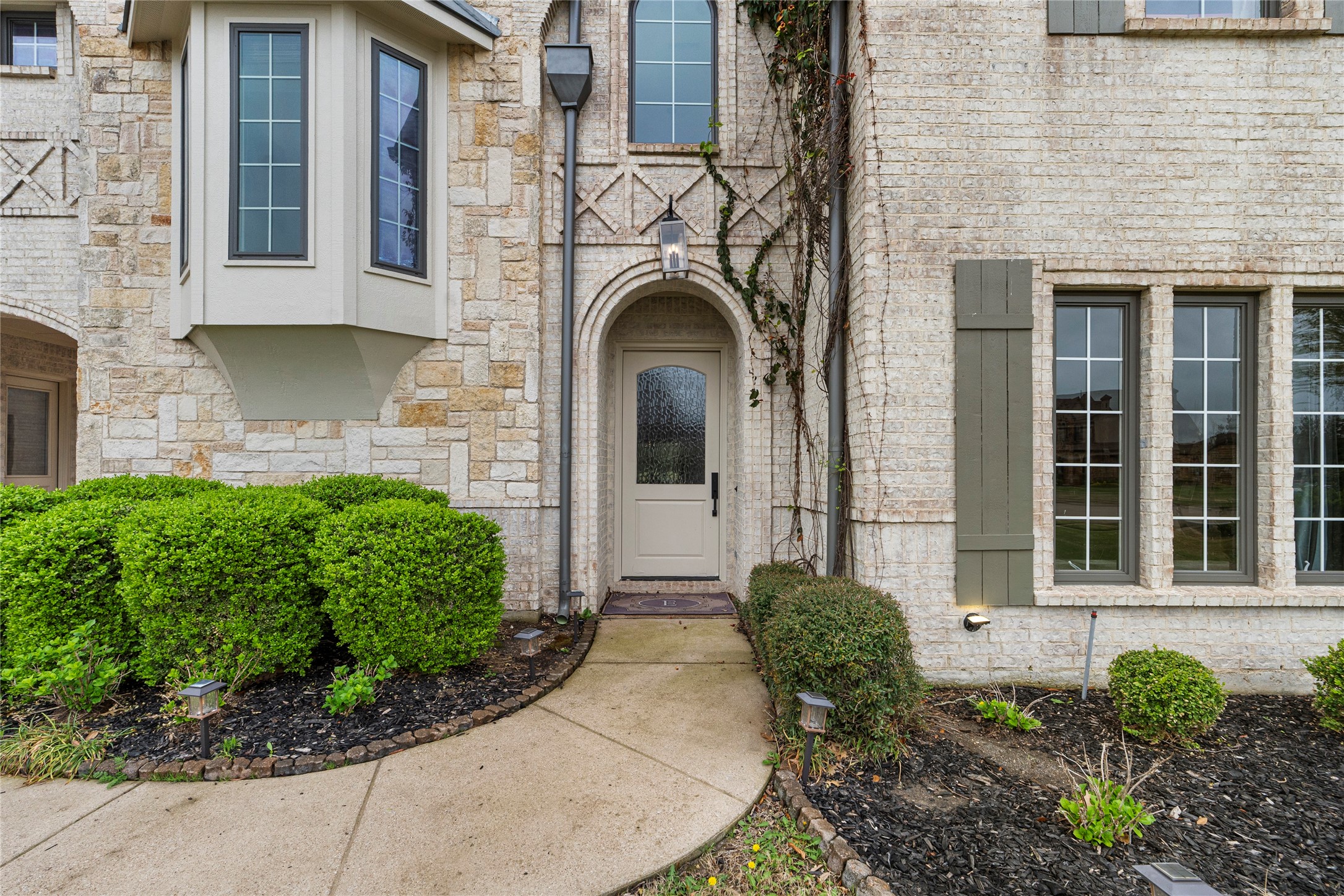 399 Wyndemere Boulevard