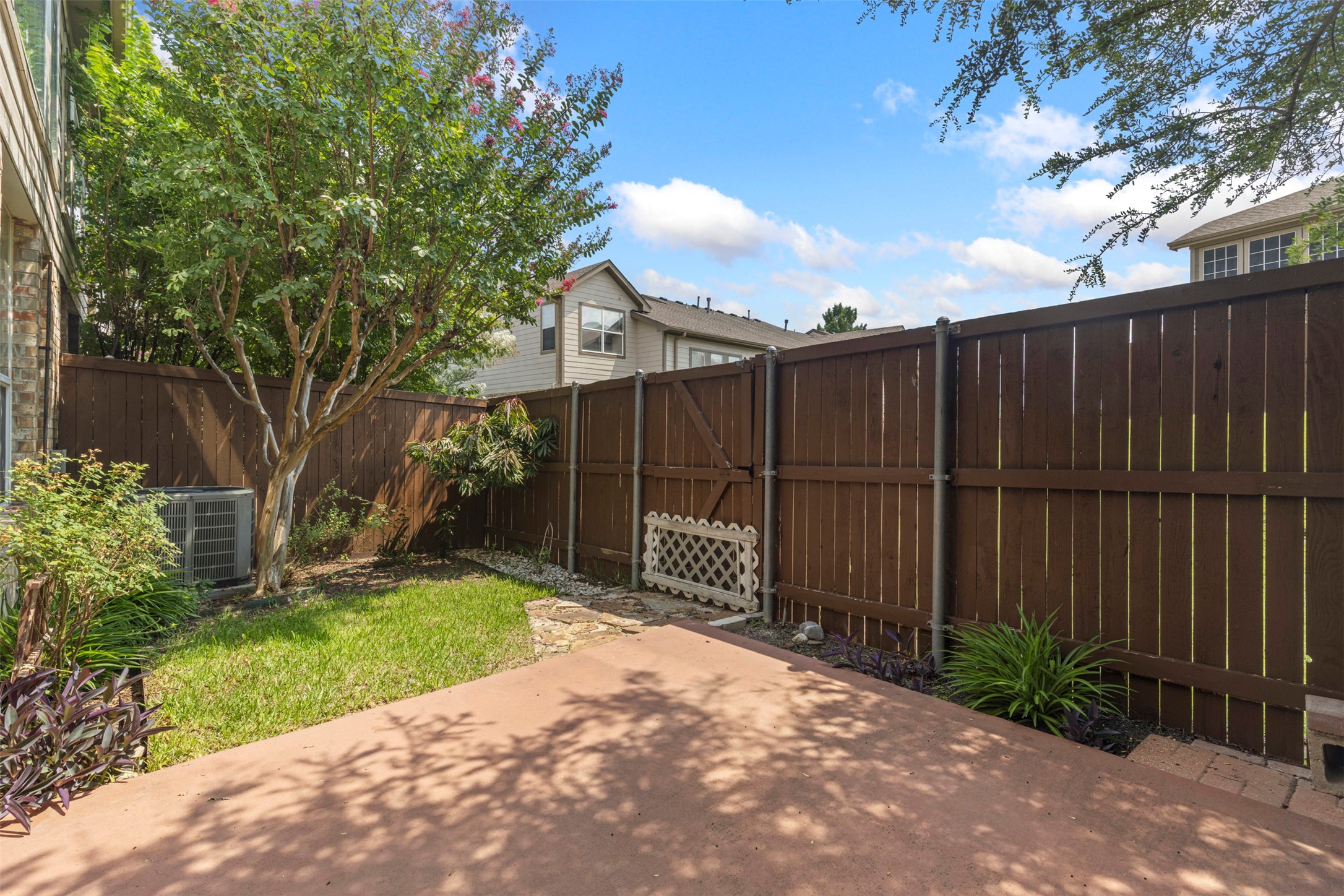 912 Englewood Lane