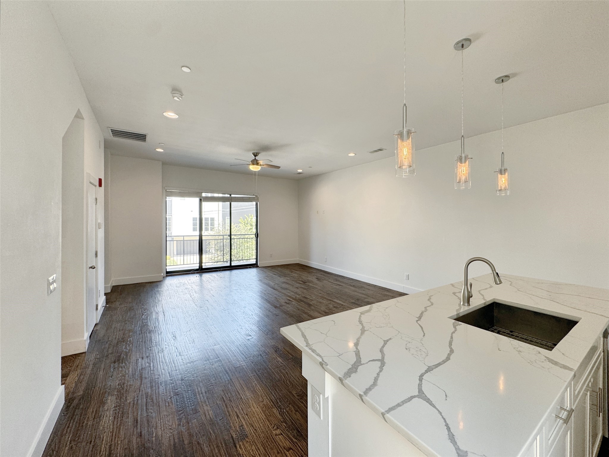 1931 N Prairie Avenue 3