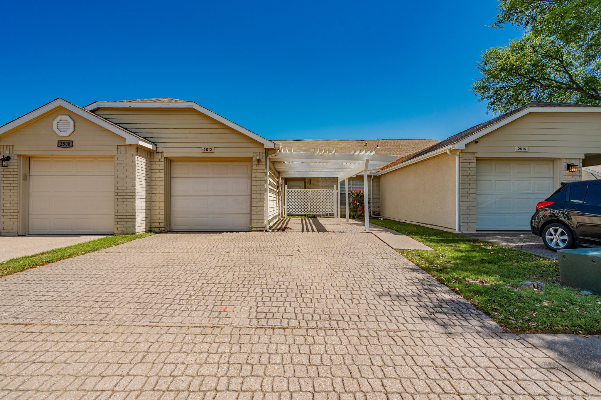 2512 Brook Hollow Court