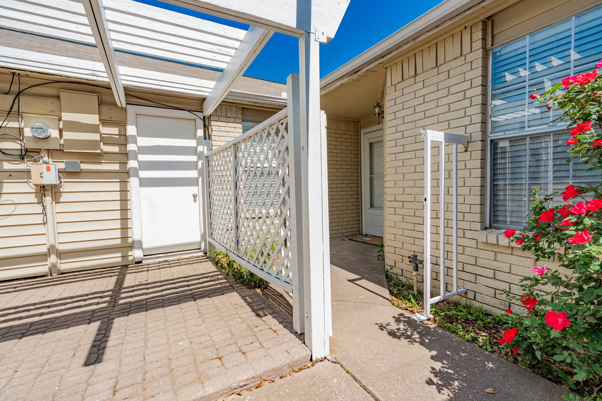 2512 Brook Hollow Court