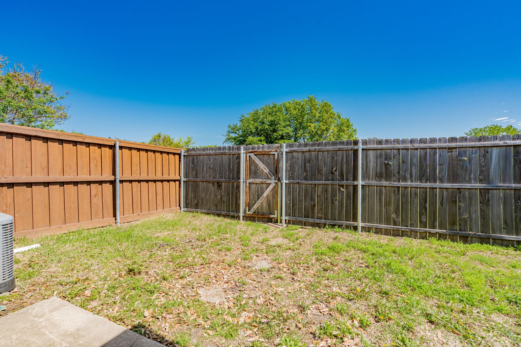 2512 Brook Hollow Court